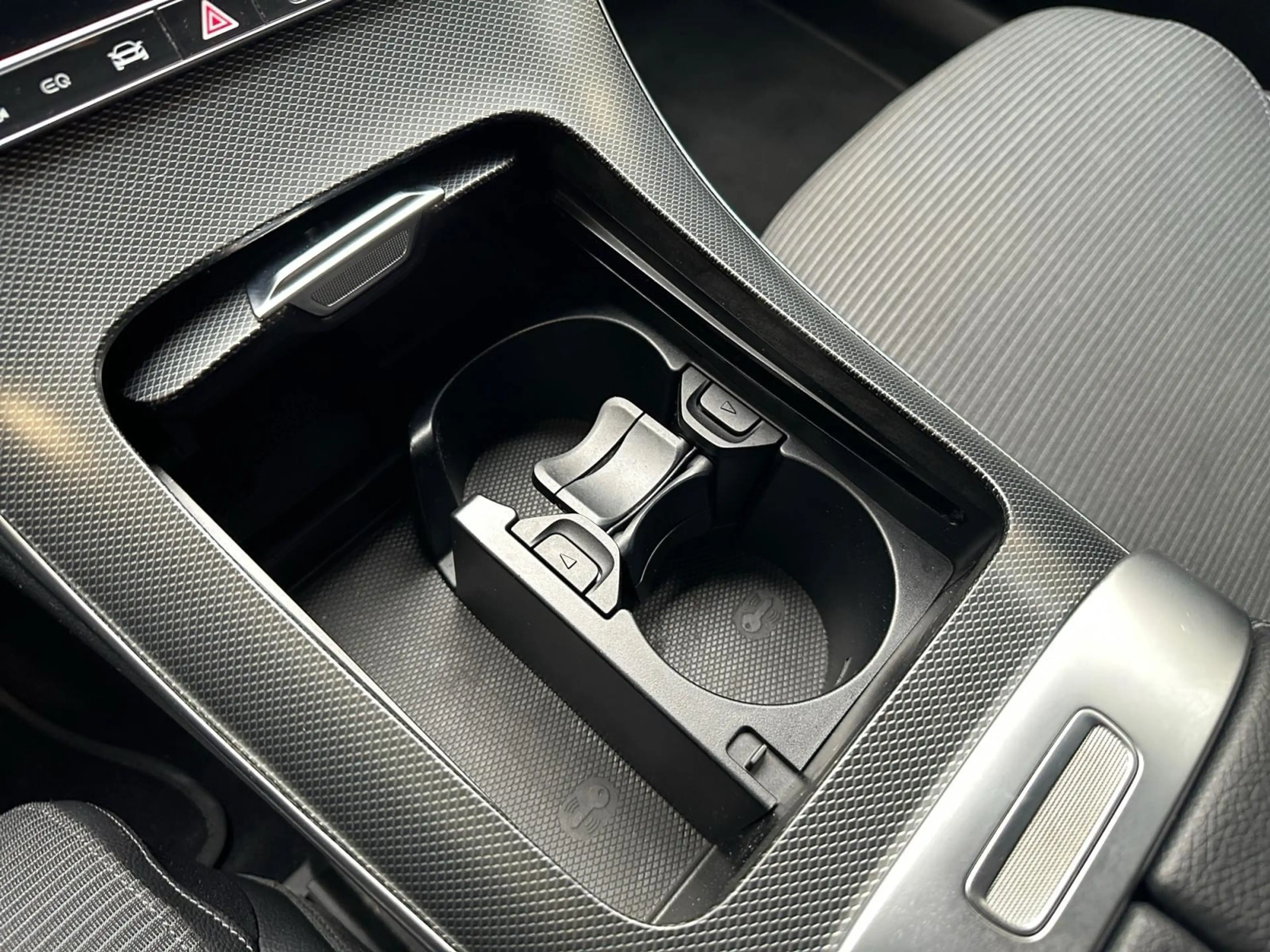 Mercedes-Benz C 300 e T Avantgarde*9G*LED*NAVI*KAM*DISTR*WIDE — photo 17