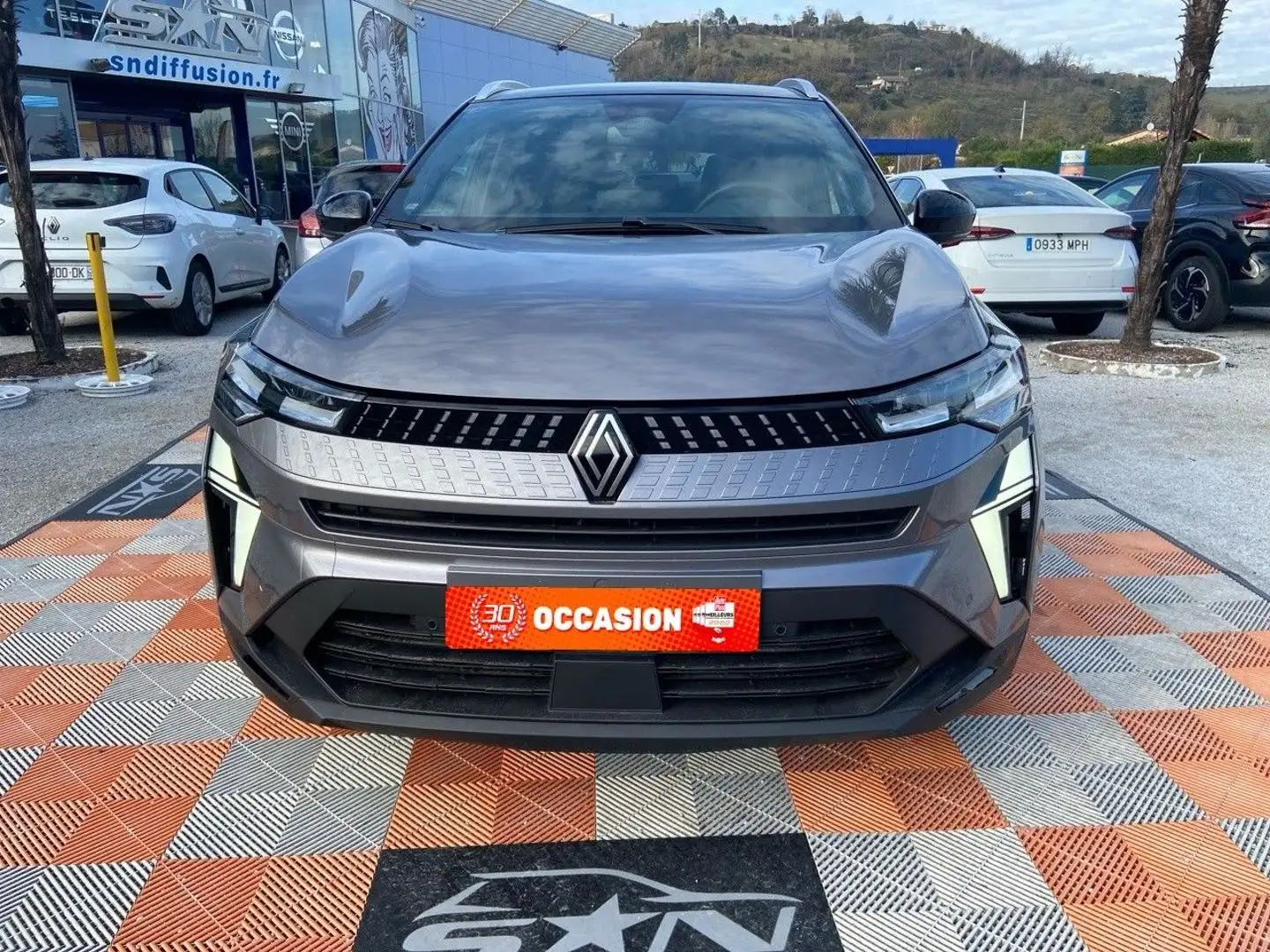 Renault Captur ECO-G 100 BV6 TECHNO GPS Caméra JA 18\u0026amp;quot; Hifi Grau - 2