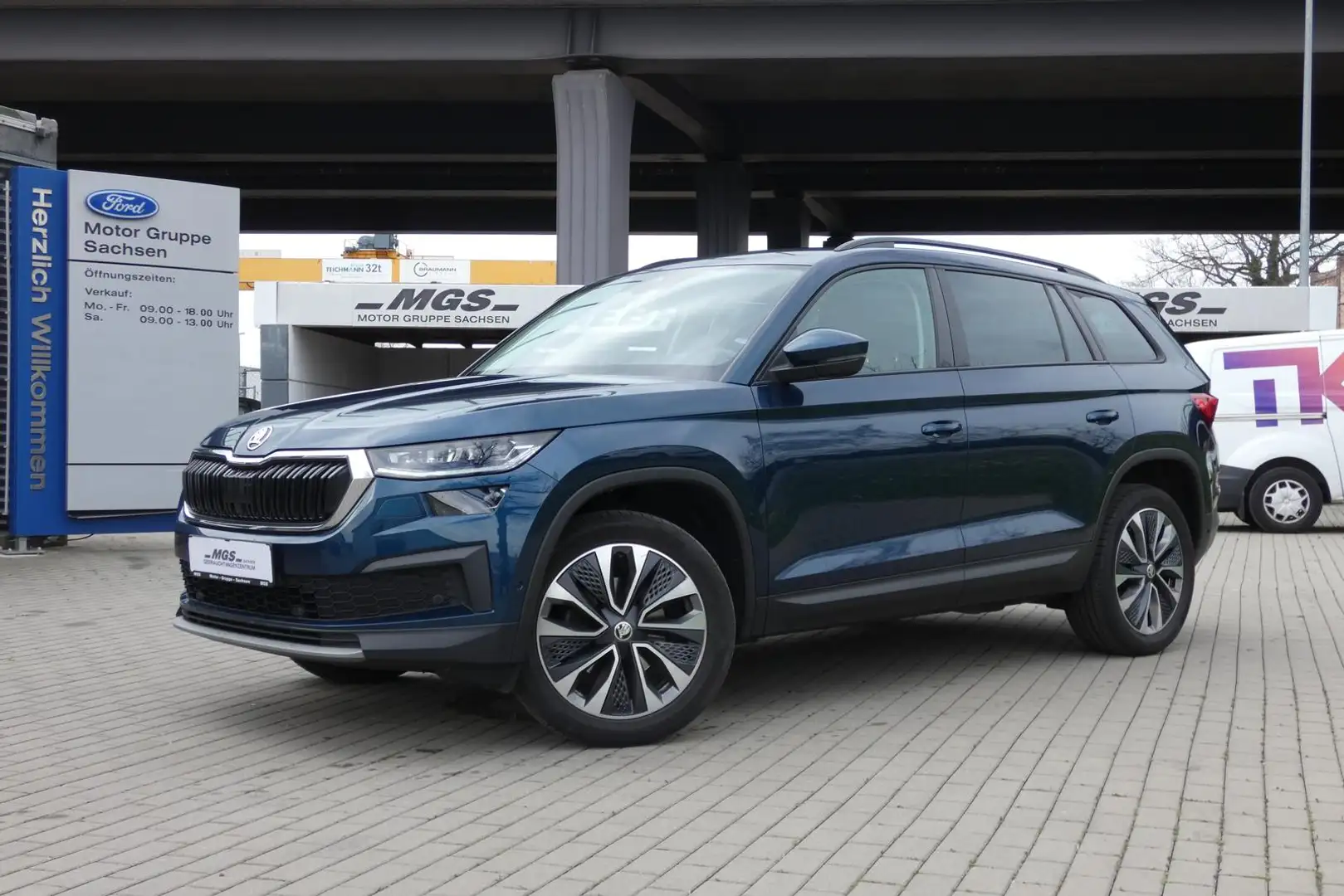Skoda Kodiaq 1.5 TSI "Tour" DSG #NAVI #AHZV #PDC #SHZ Blau - 2