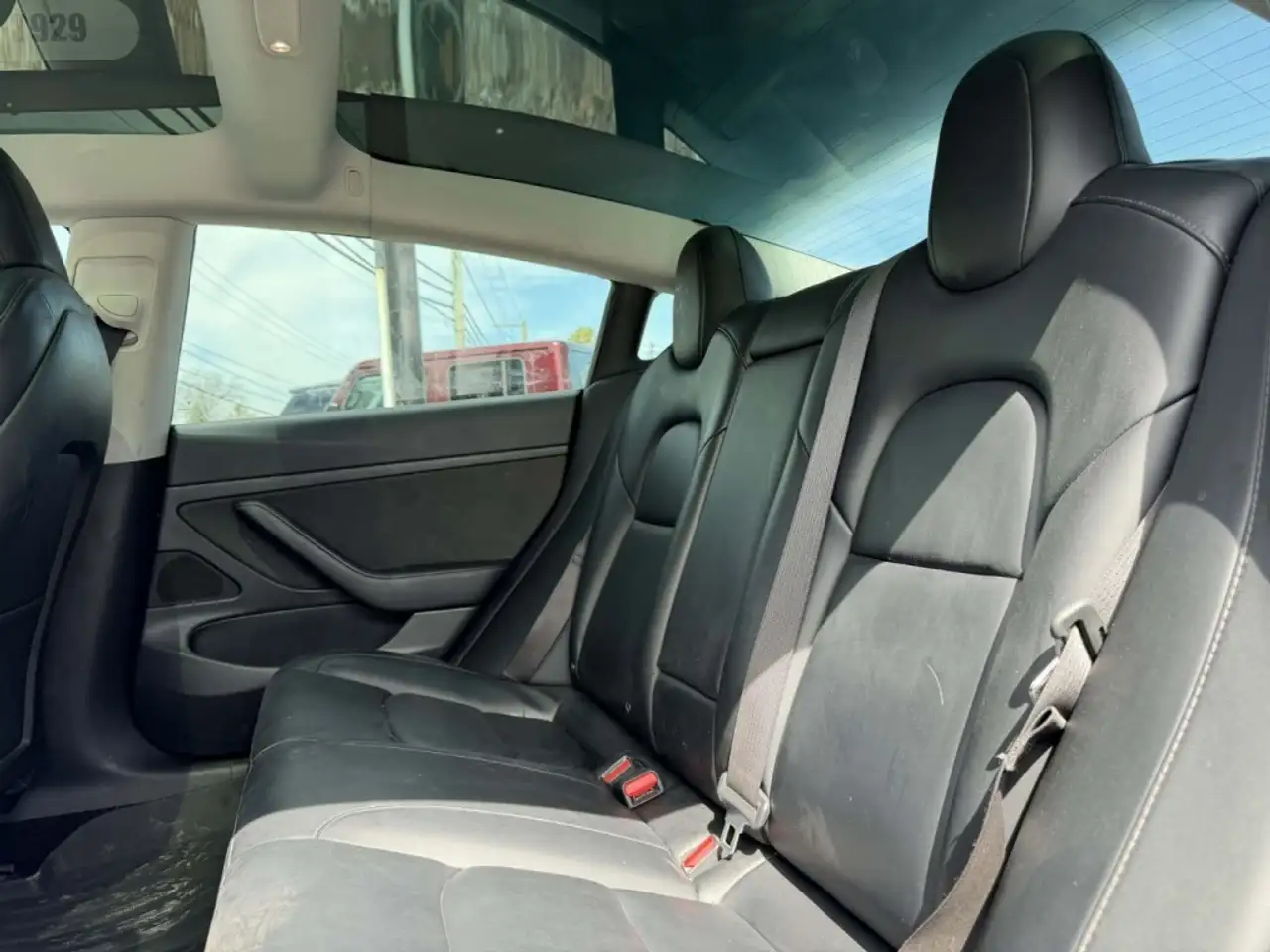 Tesla Model 3 снимка Tesla Model 3