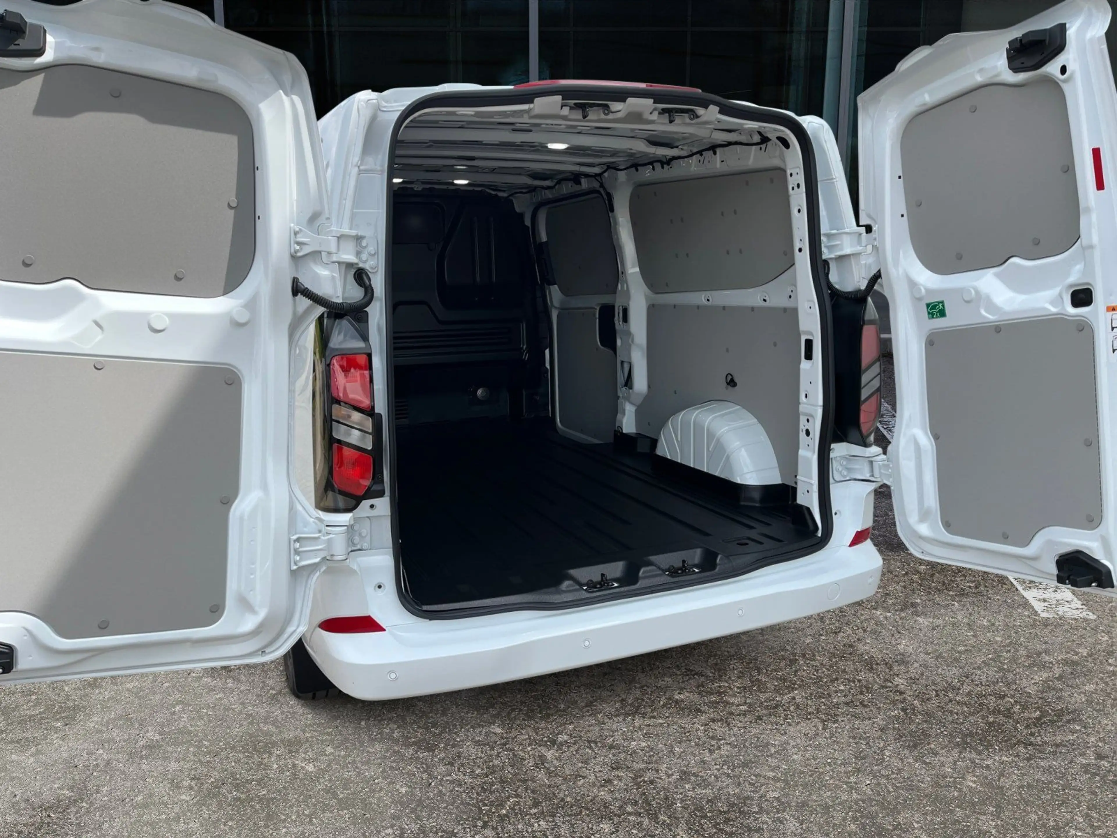 Ford Transit Custom Limited L2 Aut. LED*B&O*Kamera*70 — photo 10