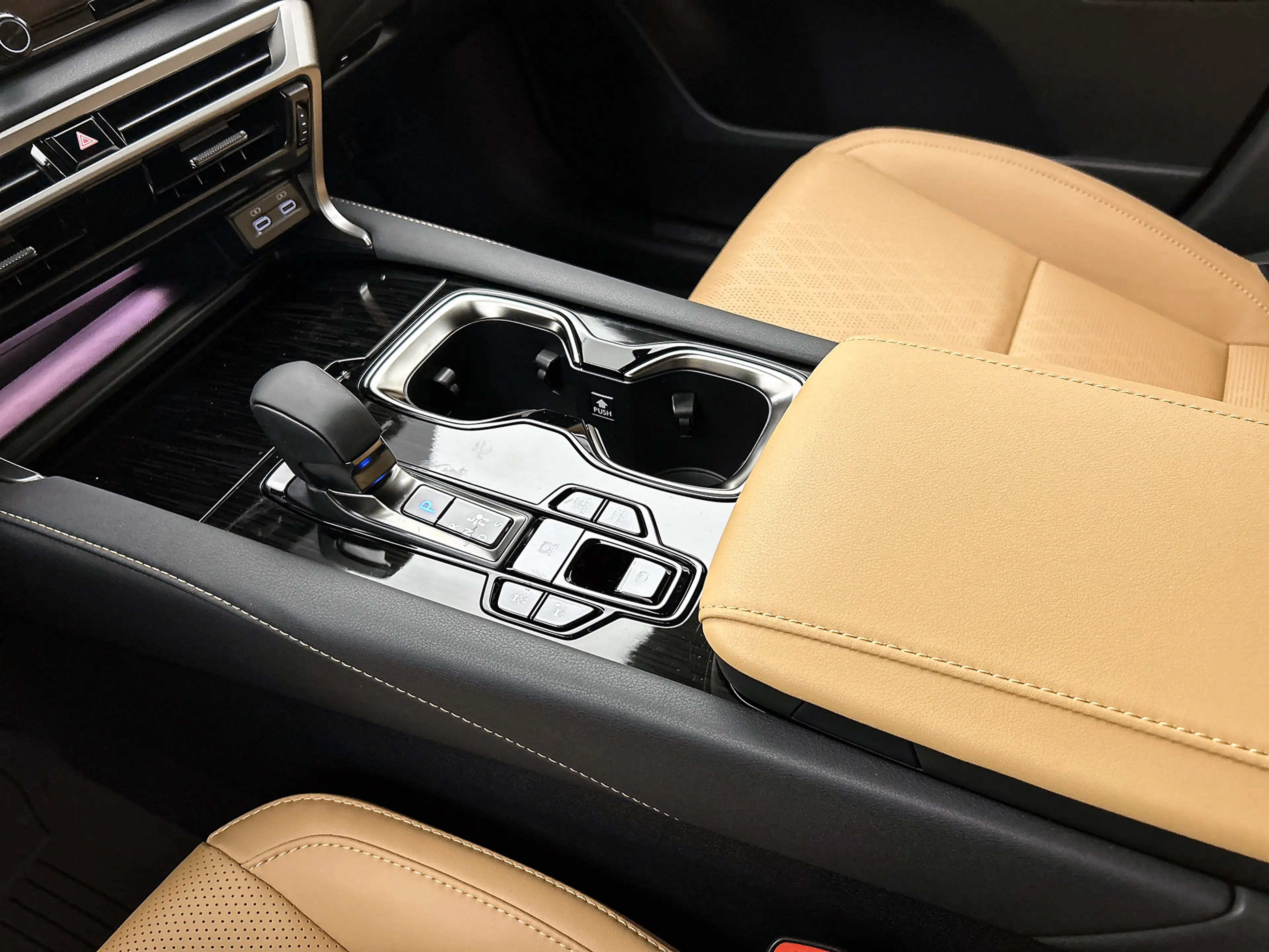 Lexus RX 450h 450h+ Plug-in Hybrid F Sport Design — photo 12