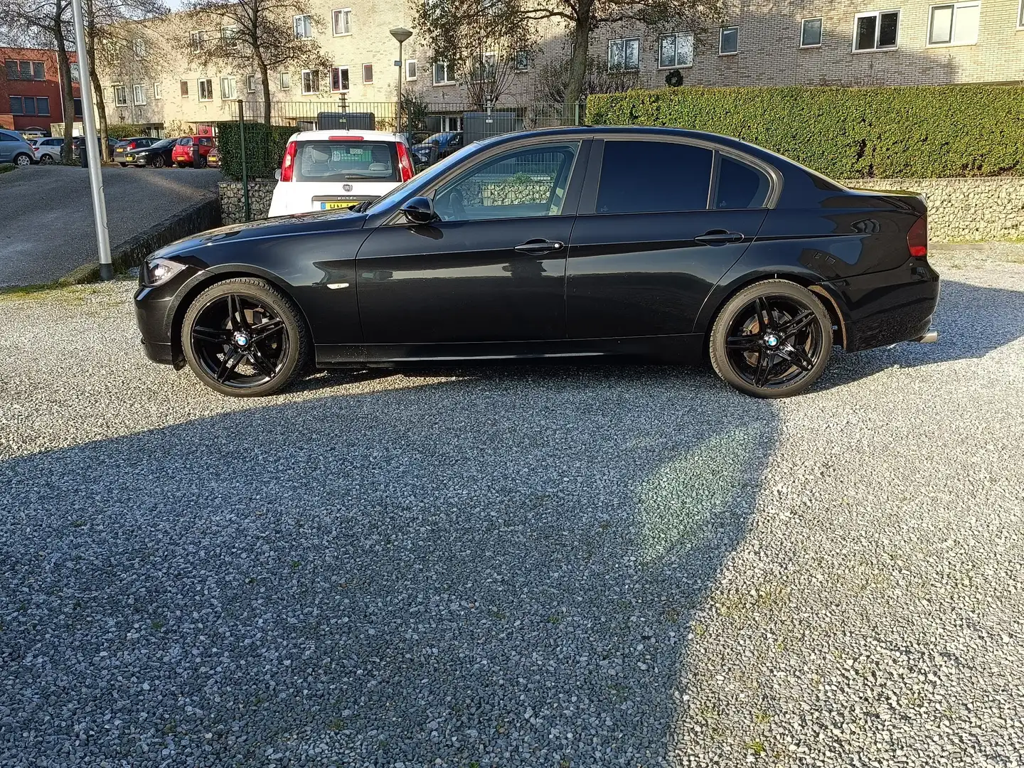 BMW 318 i High Executive Zwart - 2