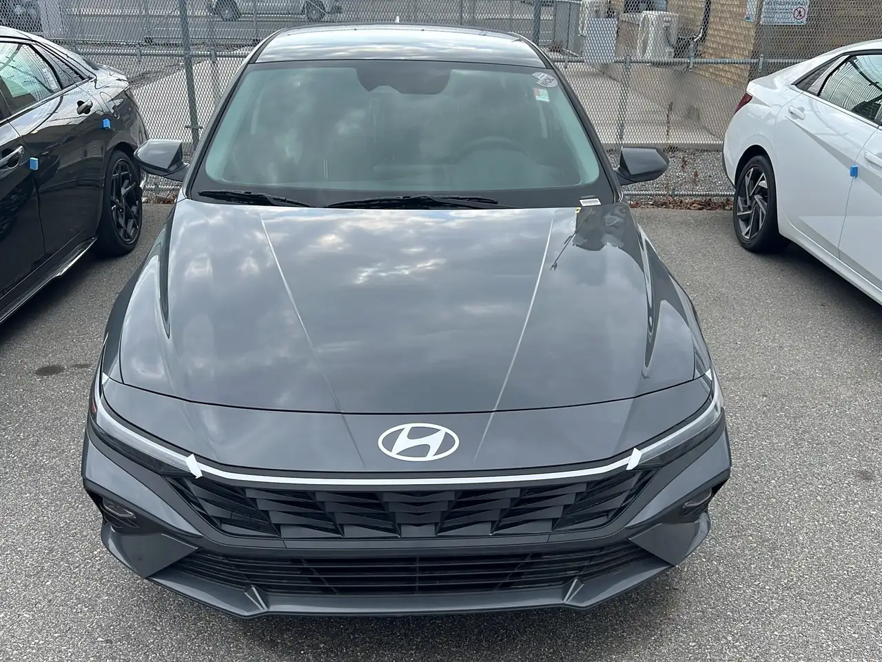 Hyundai ELANTRA снимка Hyundai ELANTRA