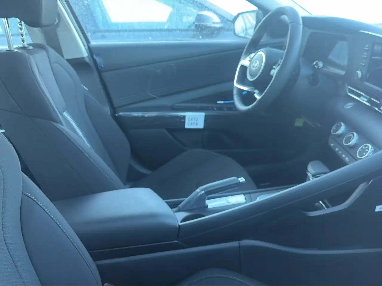 Hyundai ELANTRA снимка Hyundai ELANTRA