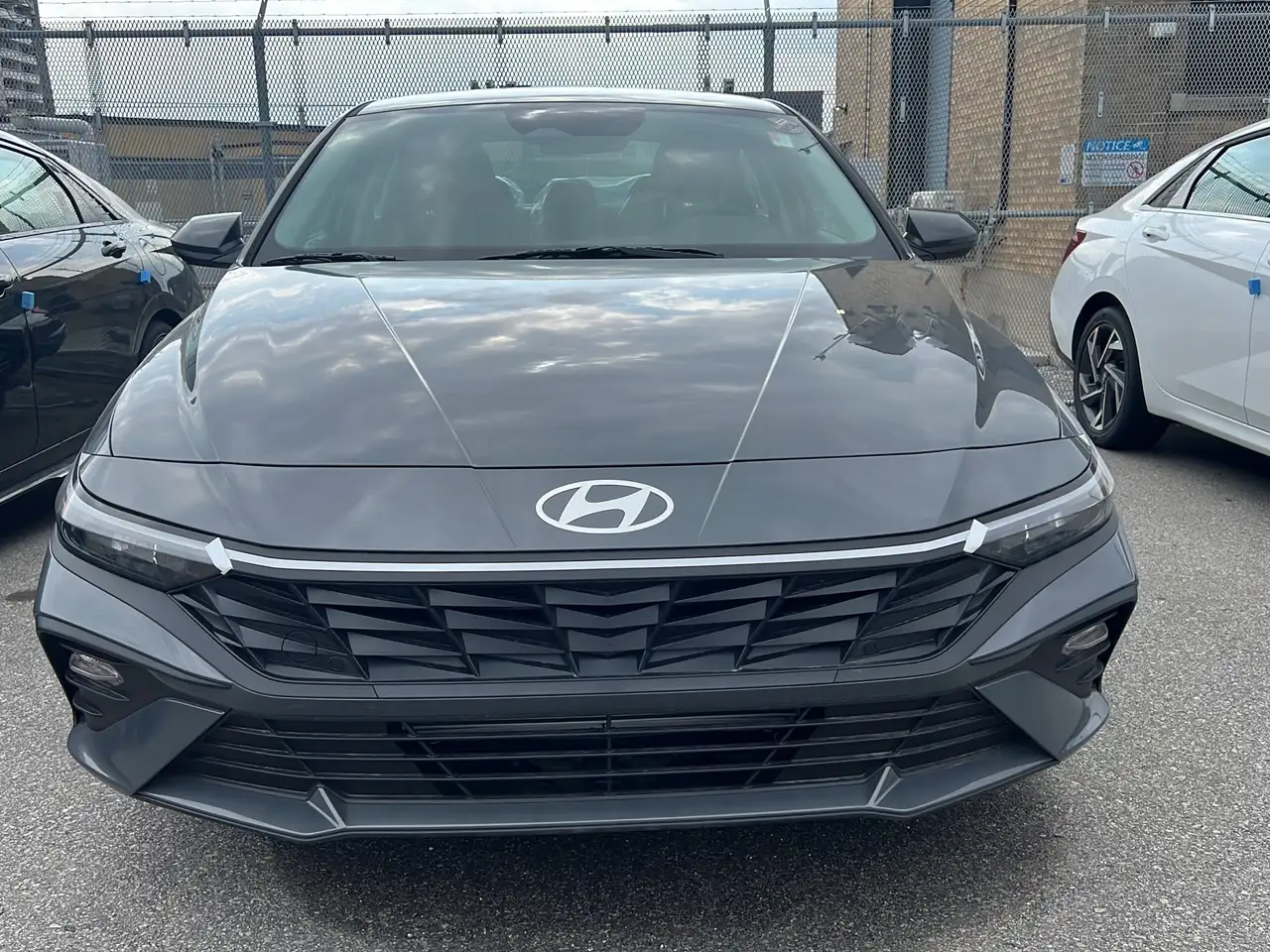 Hyundai ELANTRA снимка Hyundai ELANTRA