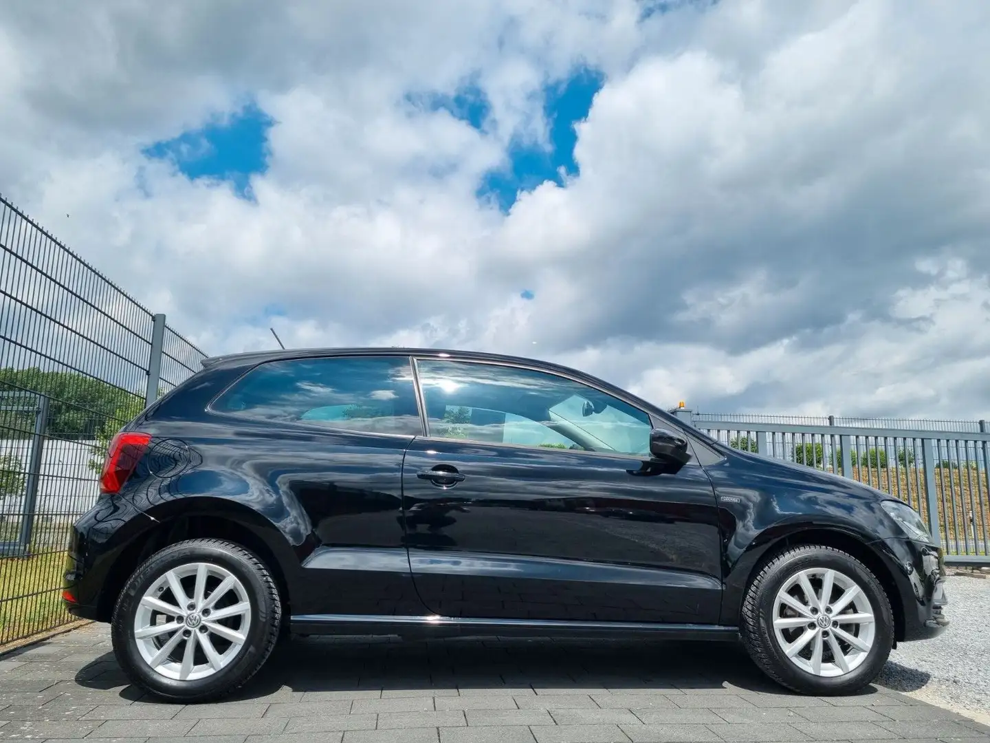 Volkswagen Polo V Lounge Aus 1 Hand/Ganzjahresreifen Noir - 1