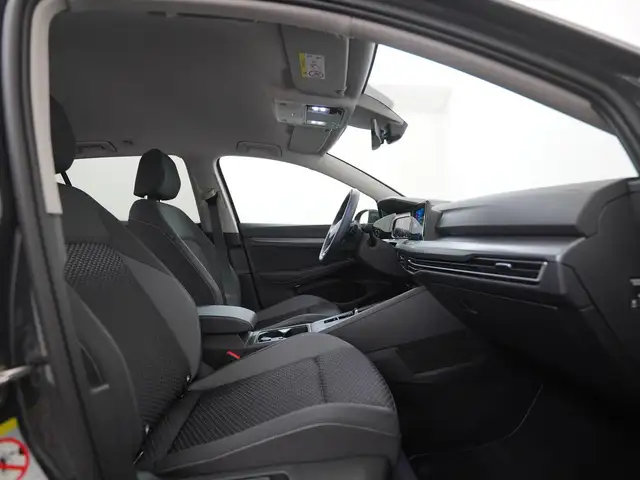 Volkswagen Golf view 3