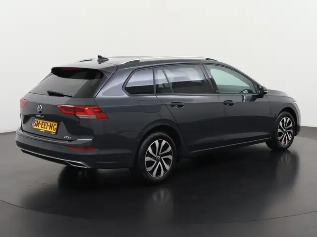 Volkswagen Golf view 4