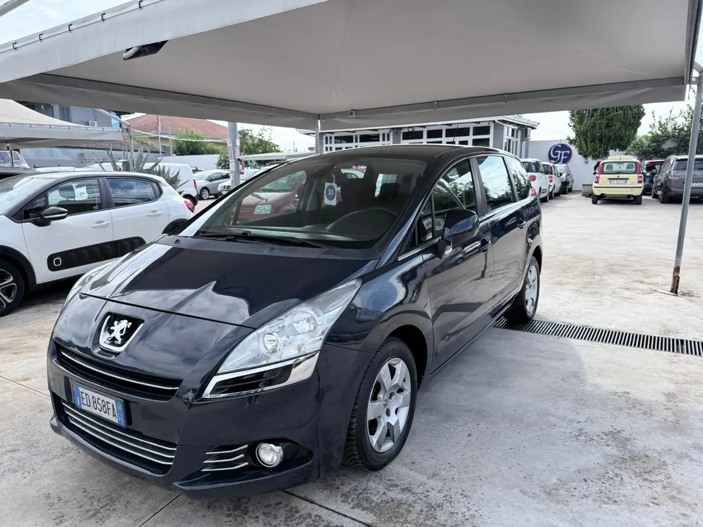 Peugeot 5008 5008 1.6 HDi 112CV cambio robotizzato Tecno Blau - 2