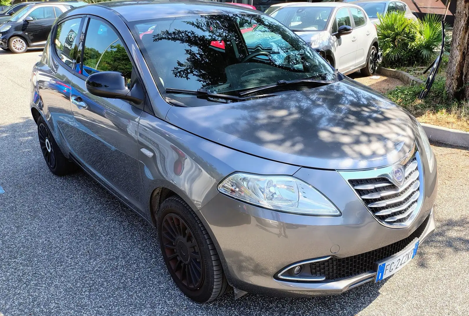 Lancia Ypsilon Ypsilon 1.2 69 CV 5 porte Gold Gris - 1