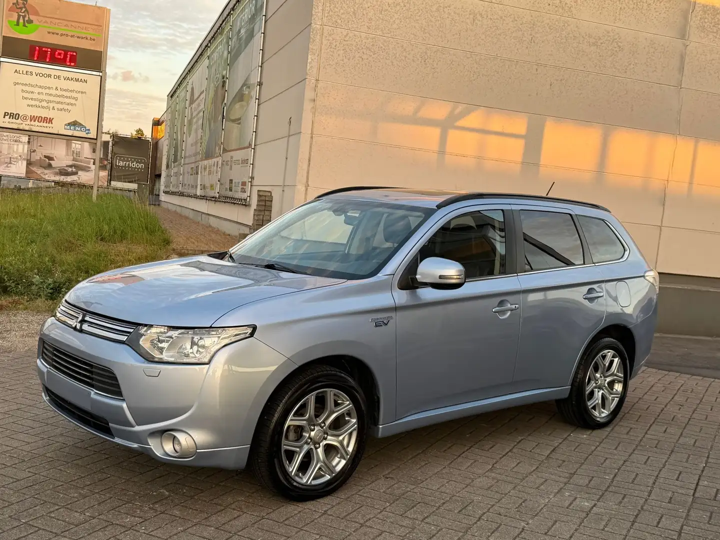 Mitsubishi Outlander 2.0I hybride 89KW AUTOMAT. Année 2014,155.000Km Argent - 1