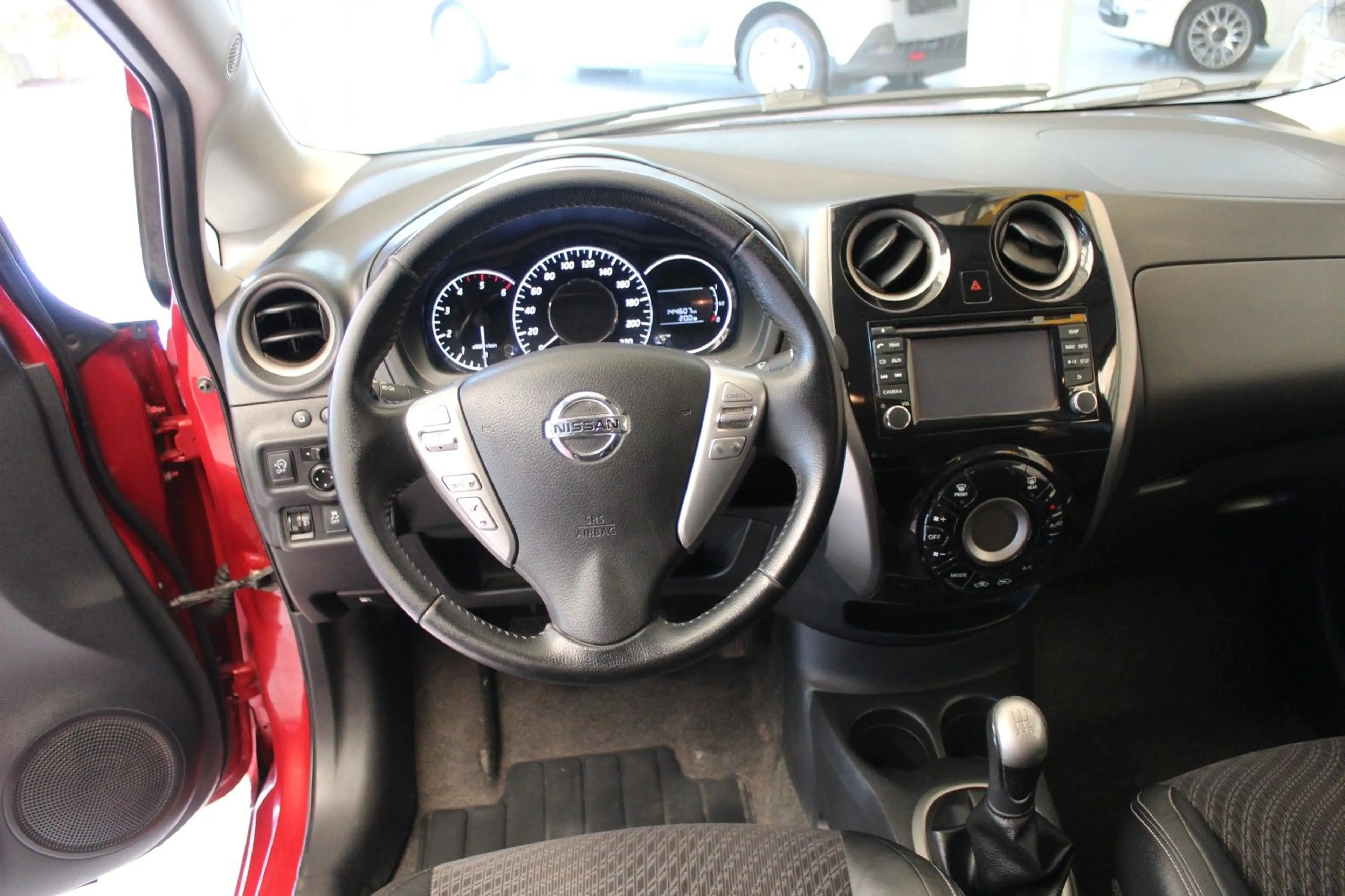 Nissan Note Tekna — photo 13