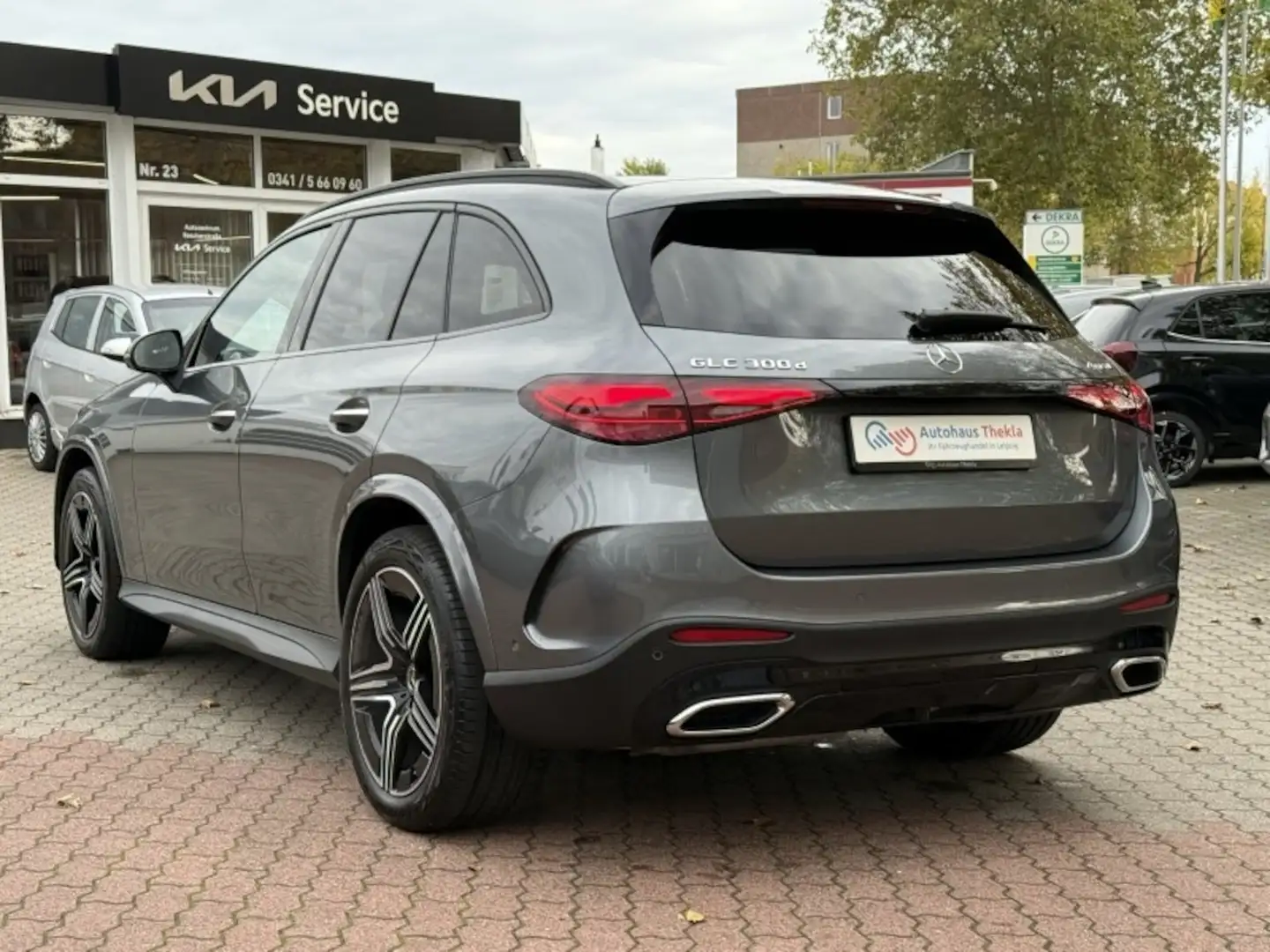 Mercedes-Benz GLC 300 d 4M AMG Line,Luftfederung,Pano,AHK,Burm Grau - 2