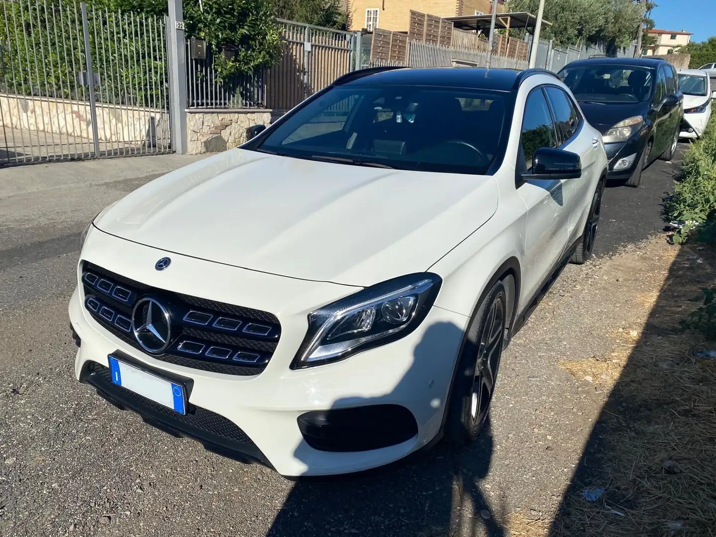 Mercedes-Benz GLA 200 d Premium AMG Bianco - 1