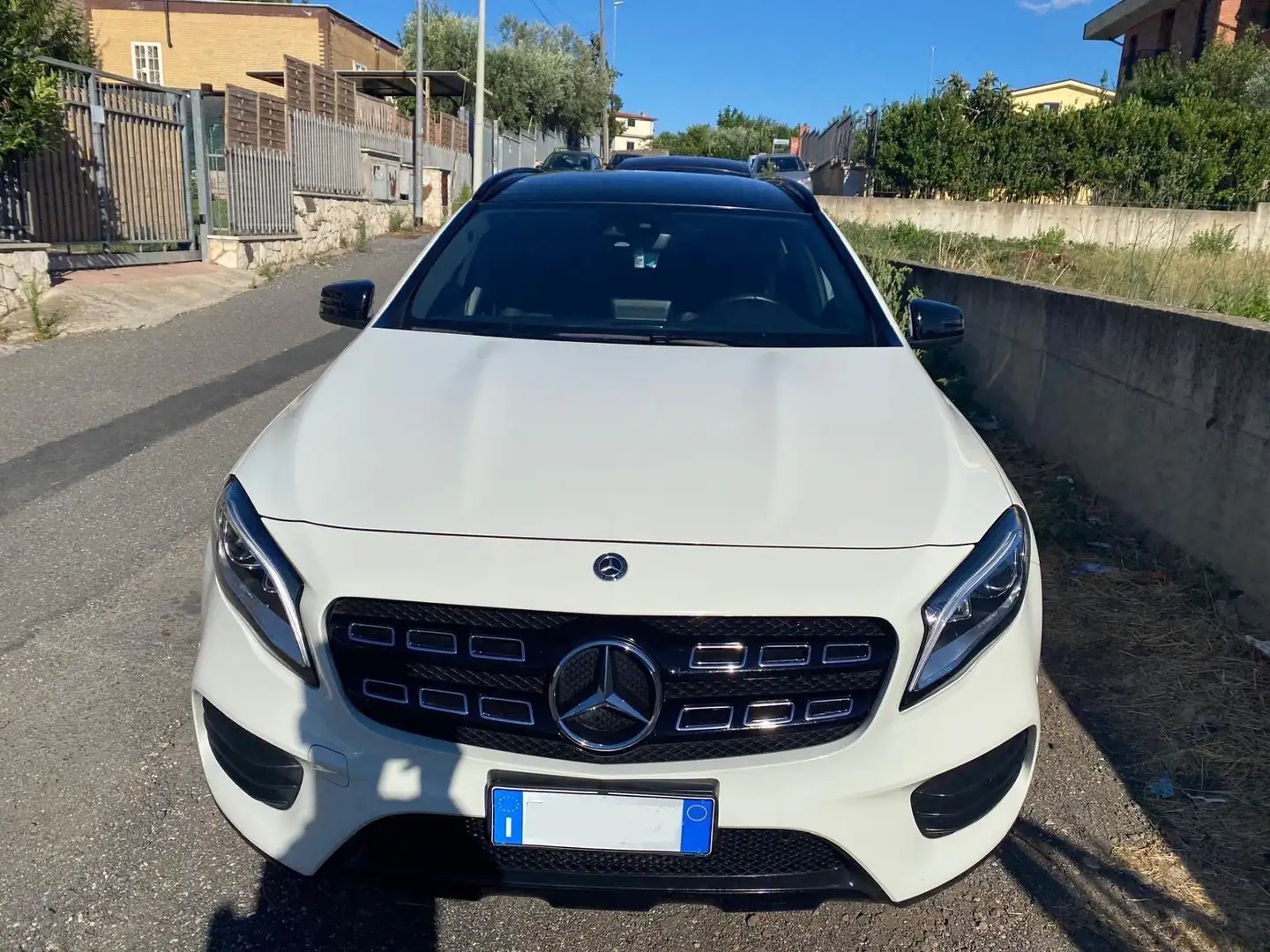 Mercedes-Benz GLA 200 d Premium AMG Bianco - 2