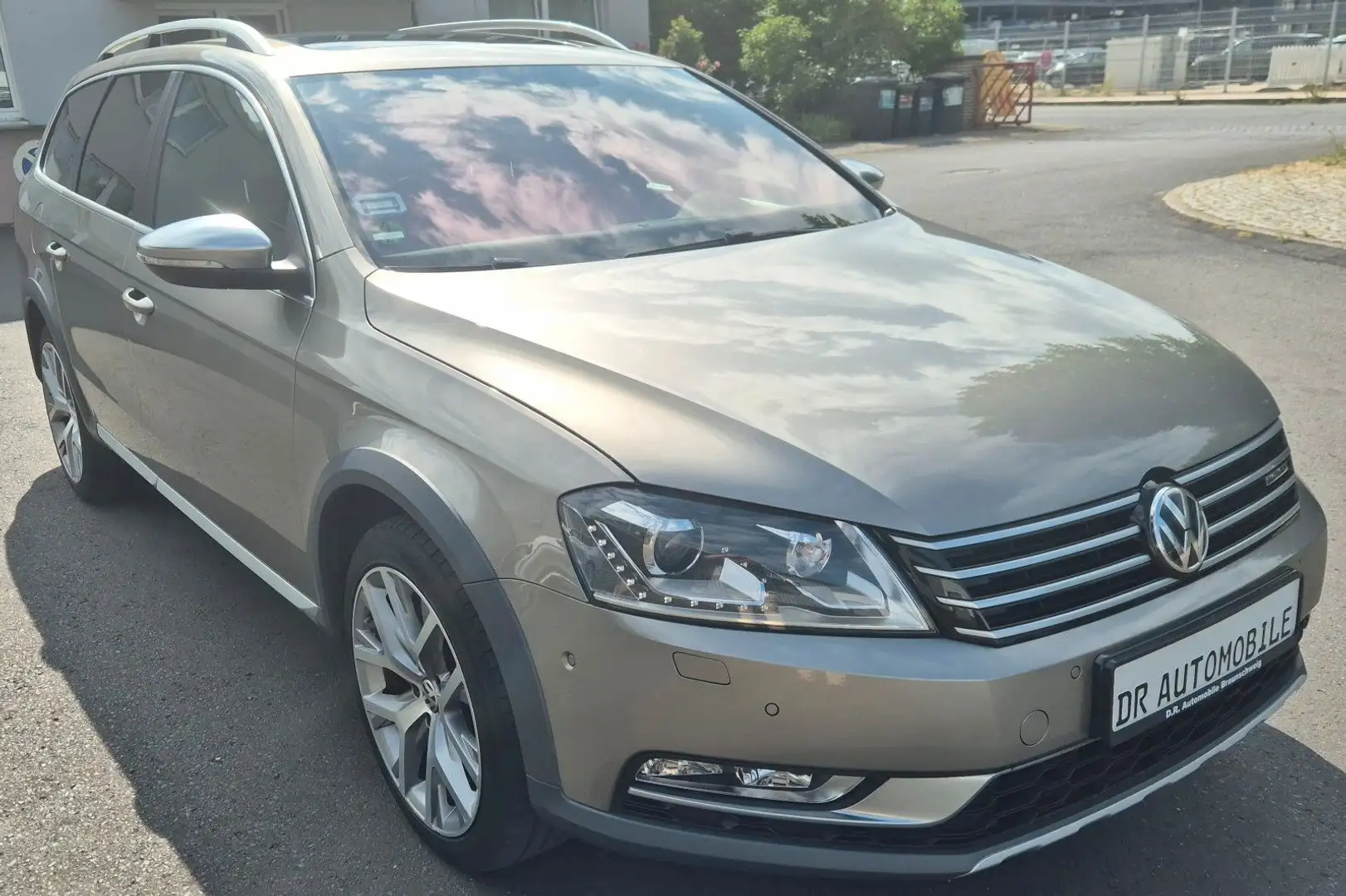 Volkswagen Passat Alltrack *4Motion*Leder*Pano*StHzg*AHK Braun - 2