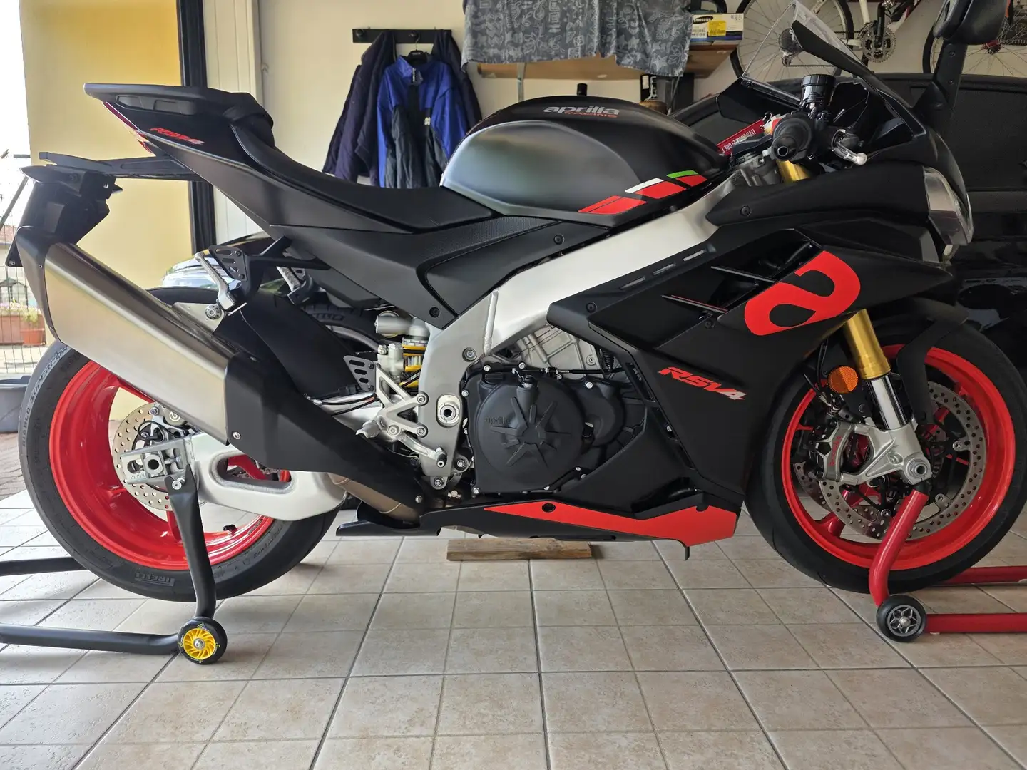 Aprilia RSV4 Novembre 2024 cilindrata 1099 Negru - 1