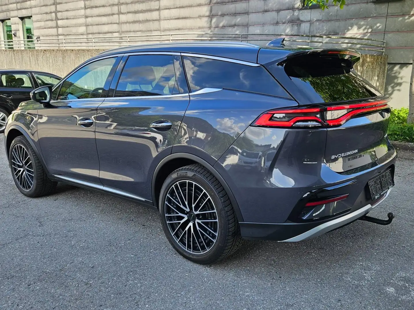 BYD Tang 380 kW Flagship 4WD , AHK+ 8 Fach Grau - 1