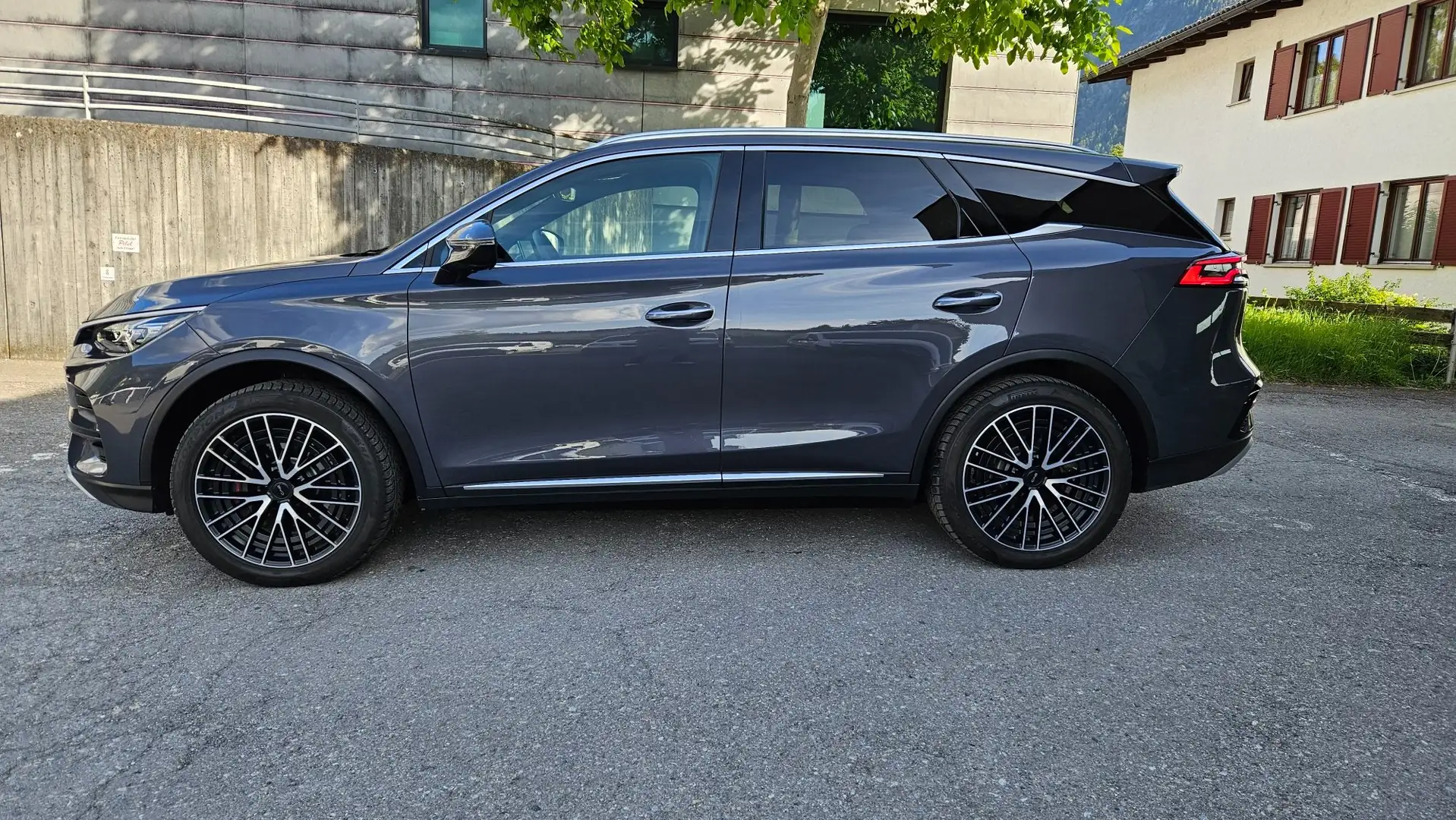 BYD Tang 380 kW Flagship 4WD , AHK+ 8 Fach Grau - 2