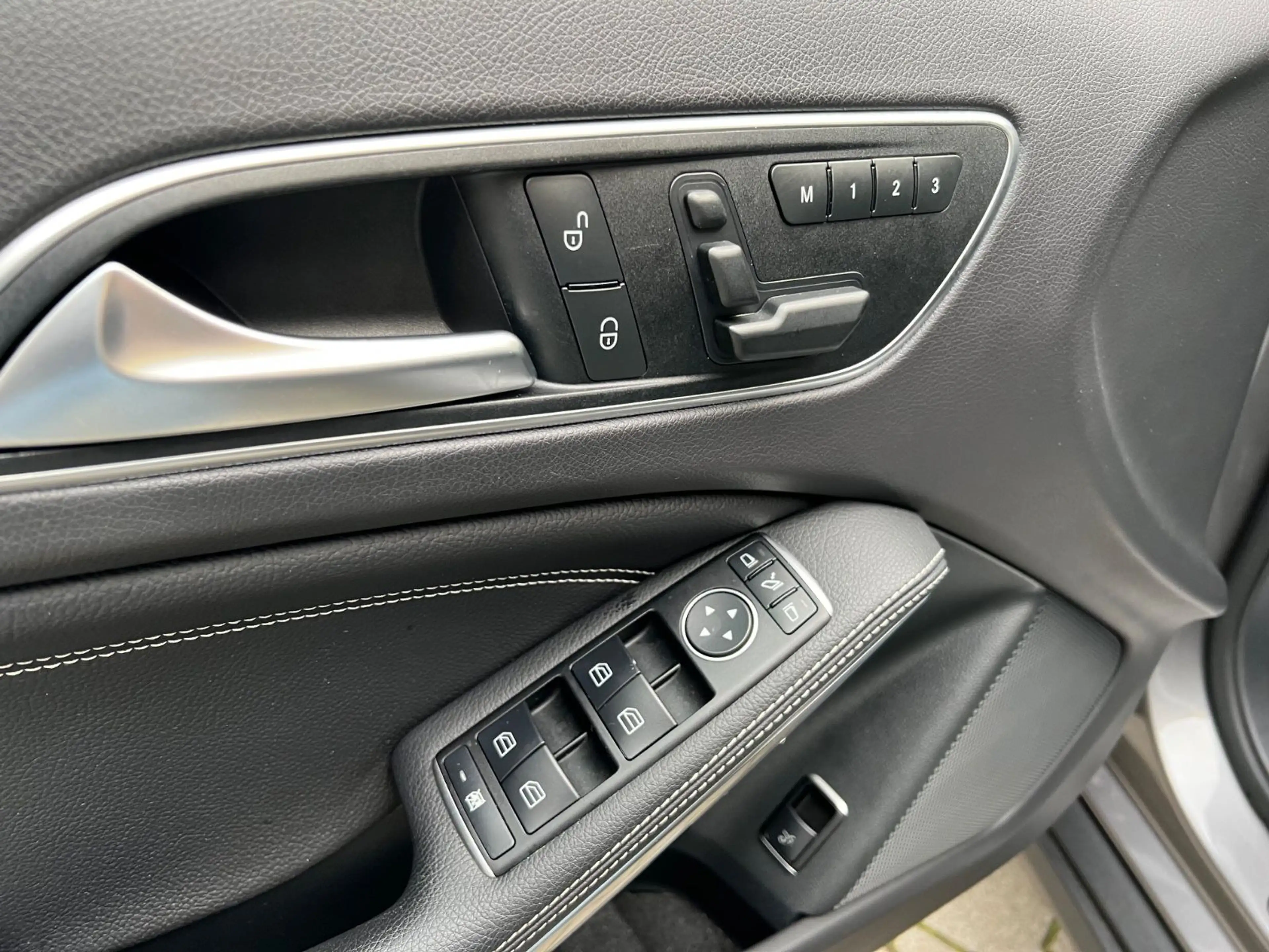 Mercedes-Benz GLA 200 CDI /HARMAN KARDON/8xBEREIFT/MEMORY — photo 10
