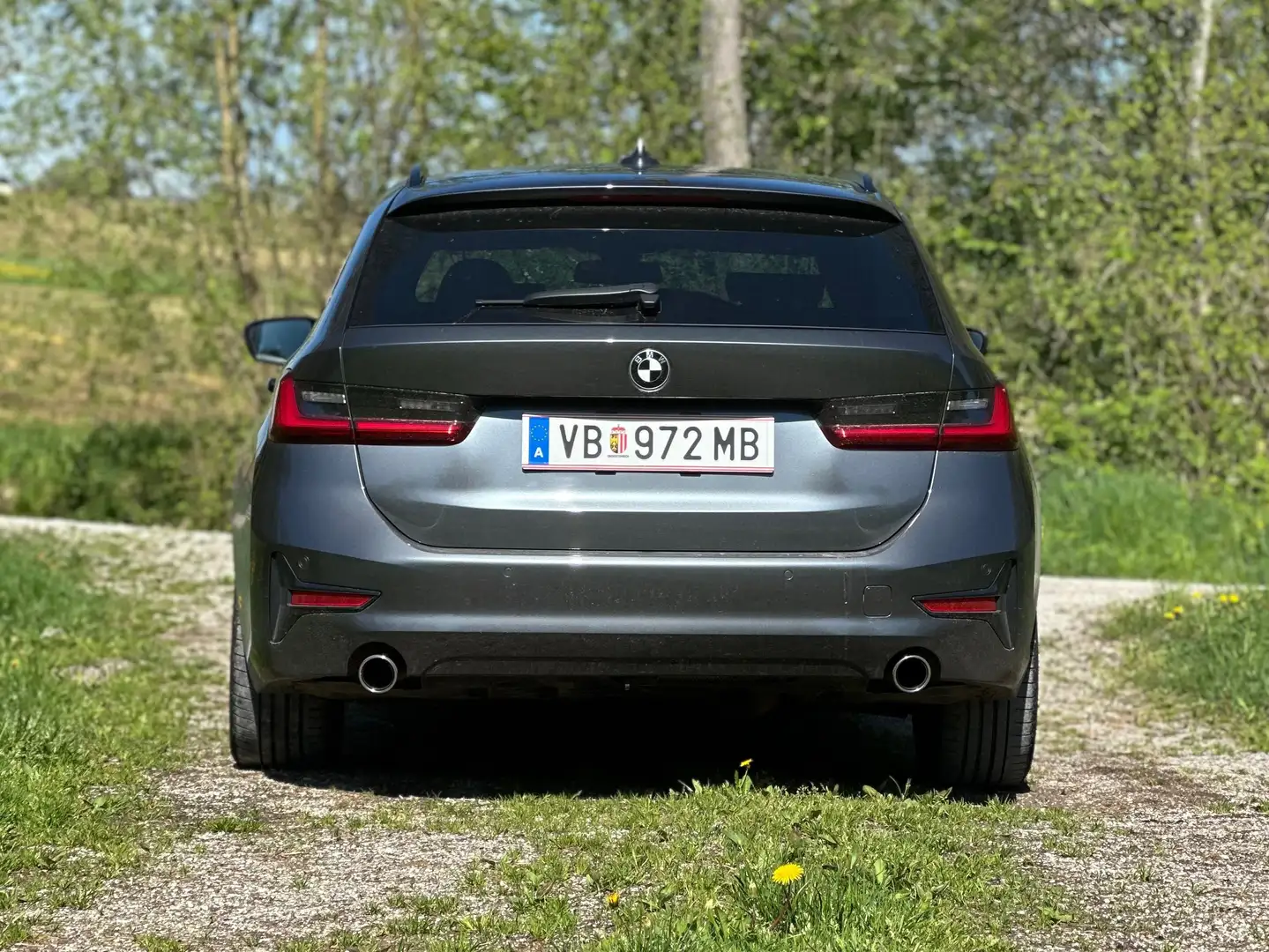 BMW 318 318d Touring Aut. Grau - 2