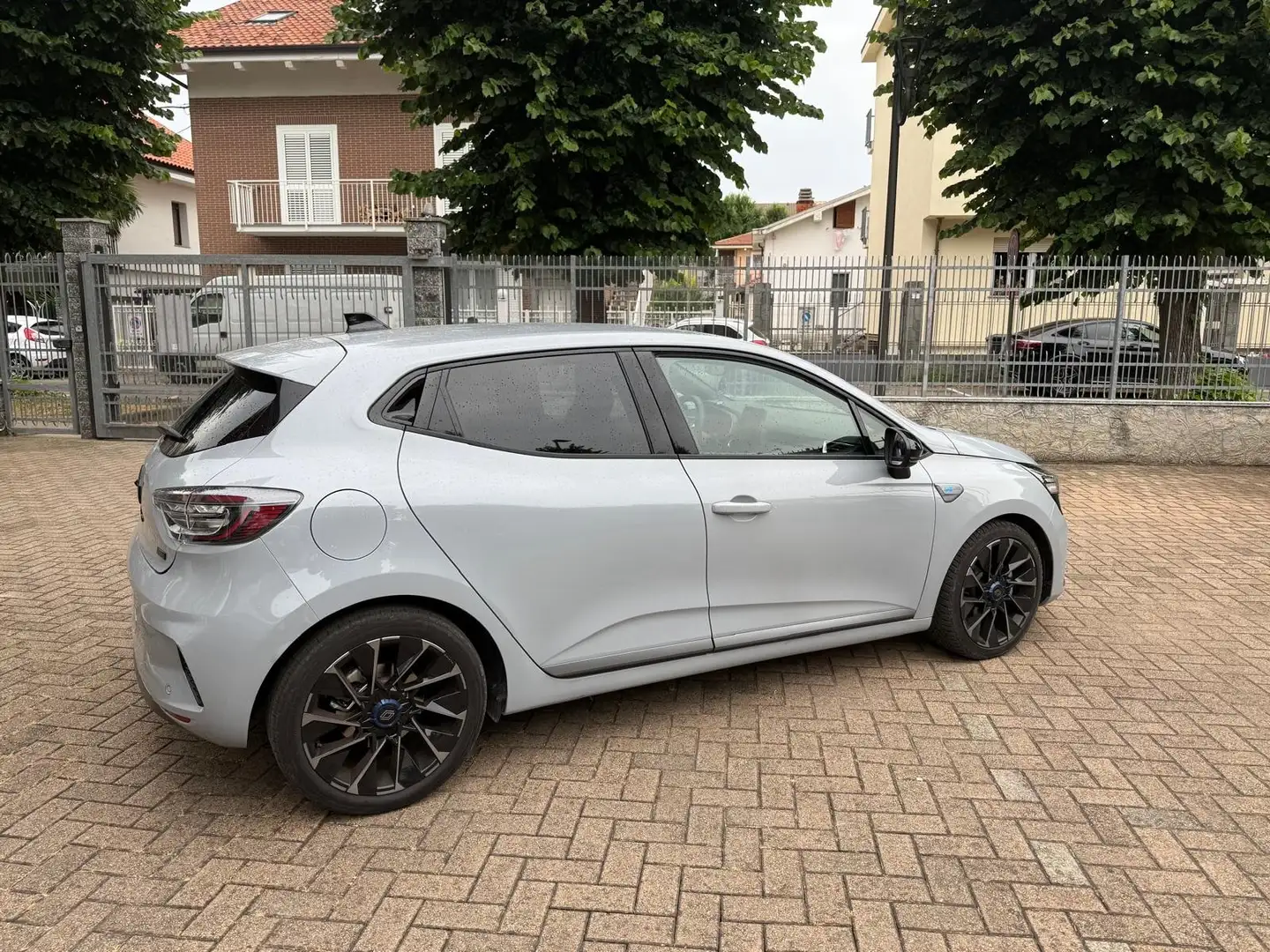 Renault Clio CLIO 1.6 E-Tech full hybrid Alpine 145cv neopaten Gris - 2
