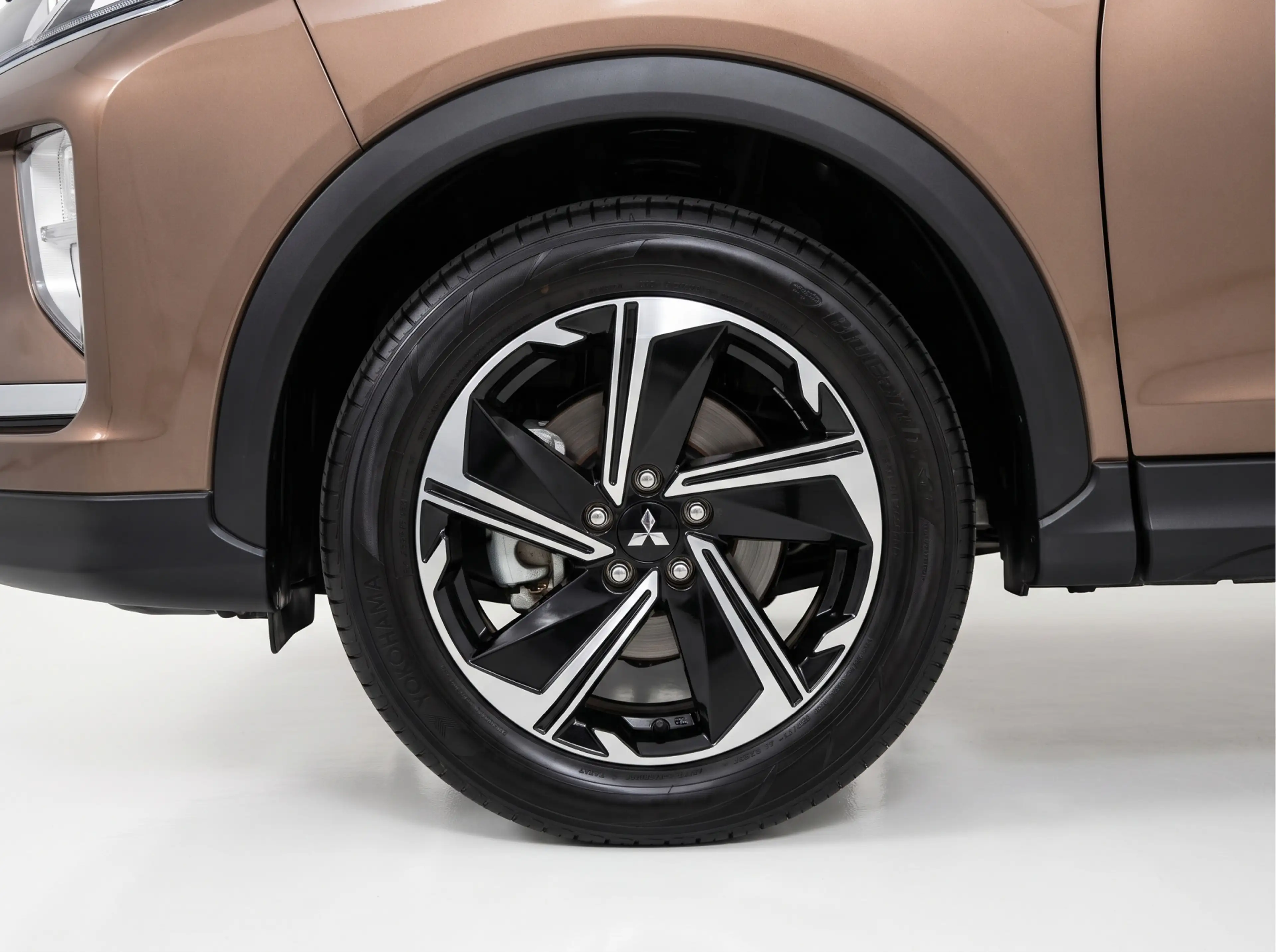 Mitsubishi Eclipse Cross 2.4 PHEV Instyle — photo 11