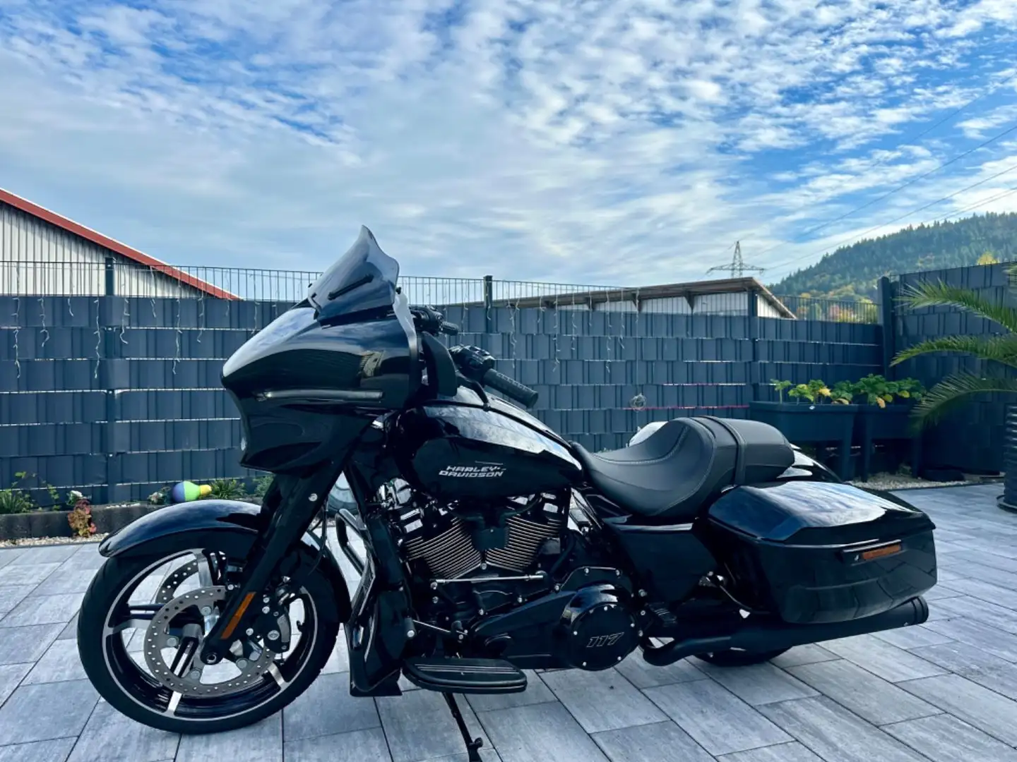 Harley-Davidson Street Glide 117/5HD-2025 Vivid Black /KessTech Schwarz - 1