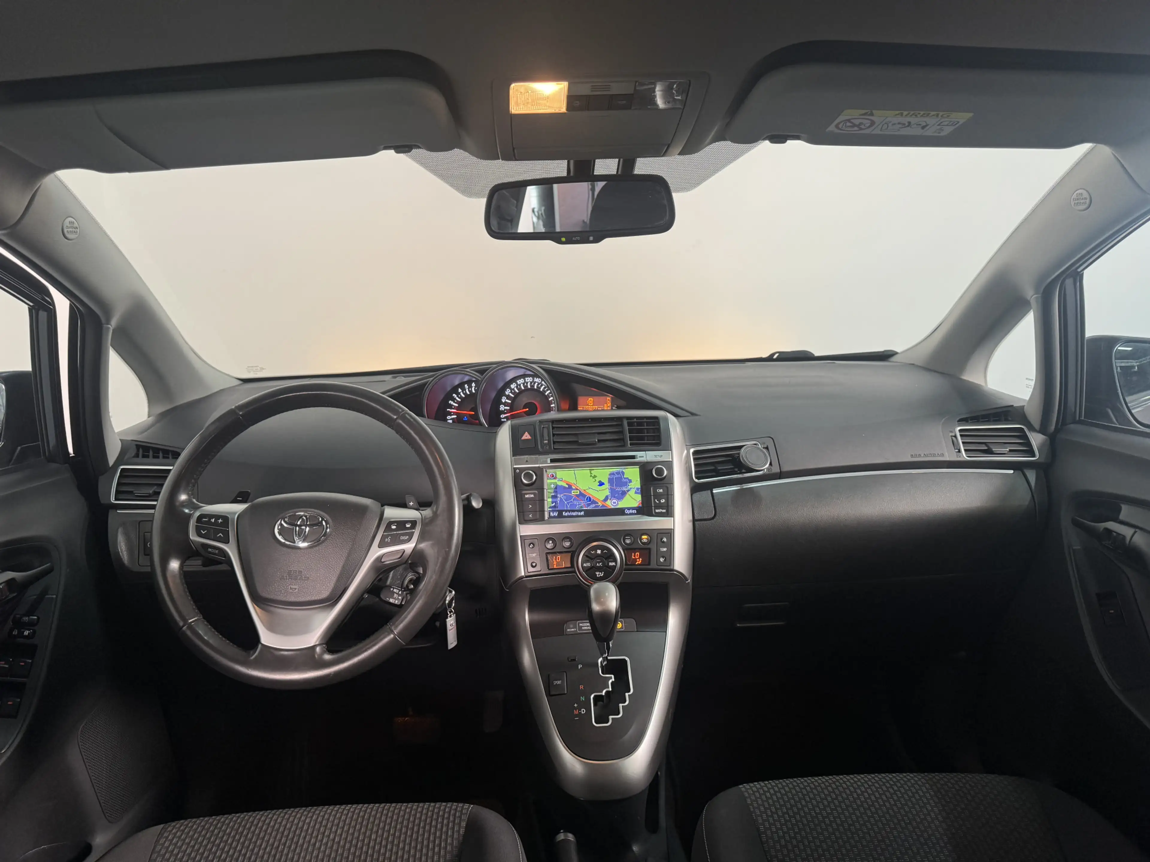 Toyota Verso 1.8 VVT-i Business | Stoelverwarming | Trekhaak | — photo 2