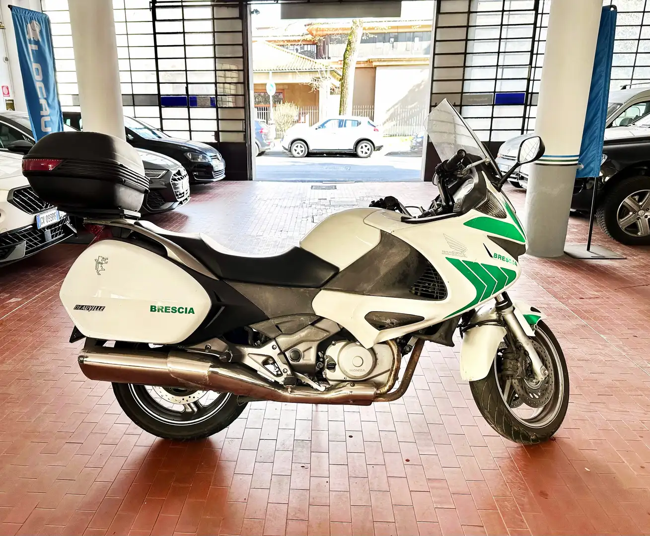 Honda NT 700 Weiß - 2