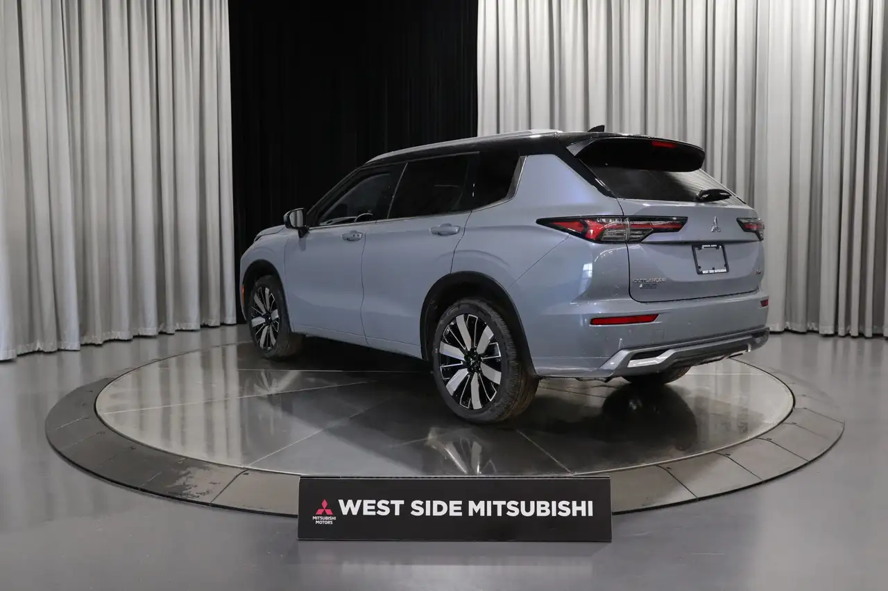 Mitsubishi Outlander photo Mitsubishi Outlander