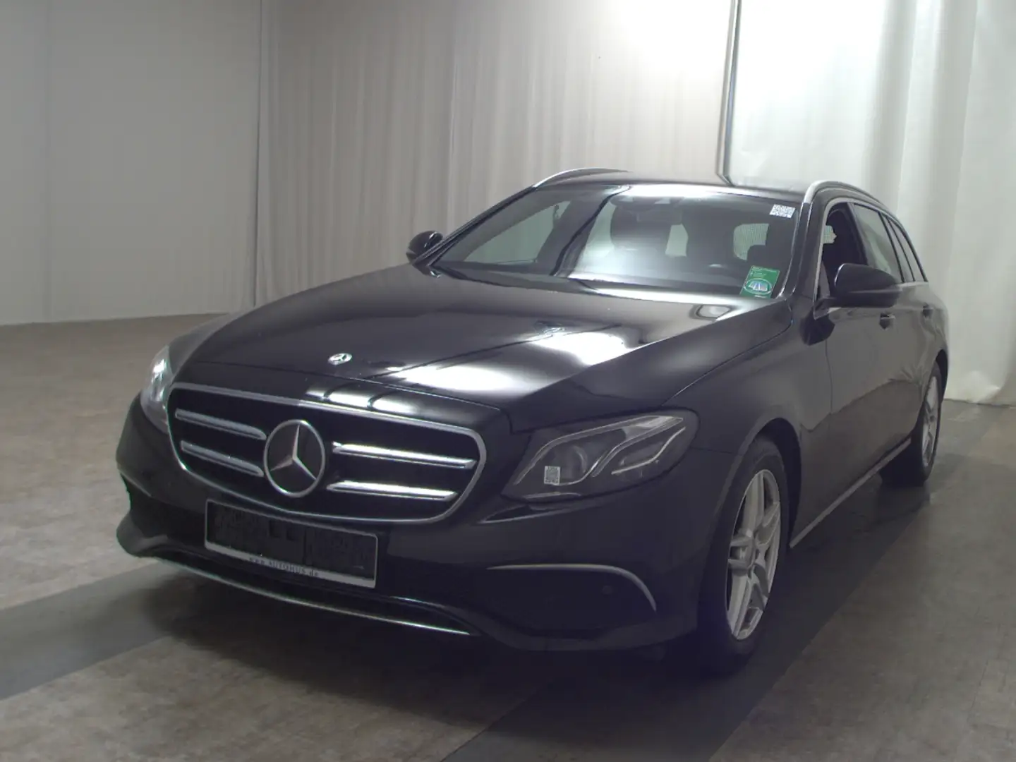 Mercedes-Benz E 220 d T Avantgarde Navi Widescreen MB-LED AHK Schwarz - 2