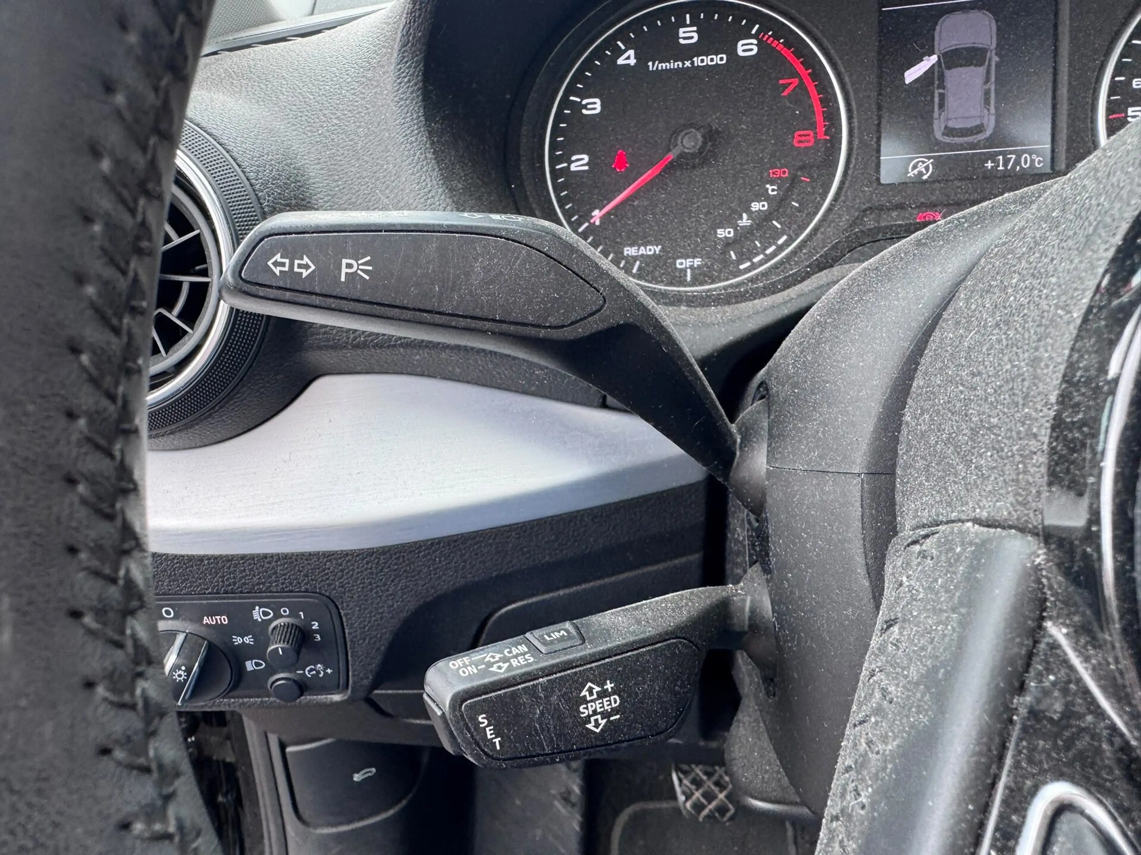 Audi Q2 30 TFSI Sport — photo 11