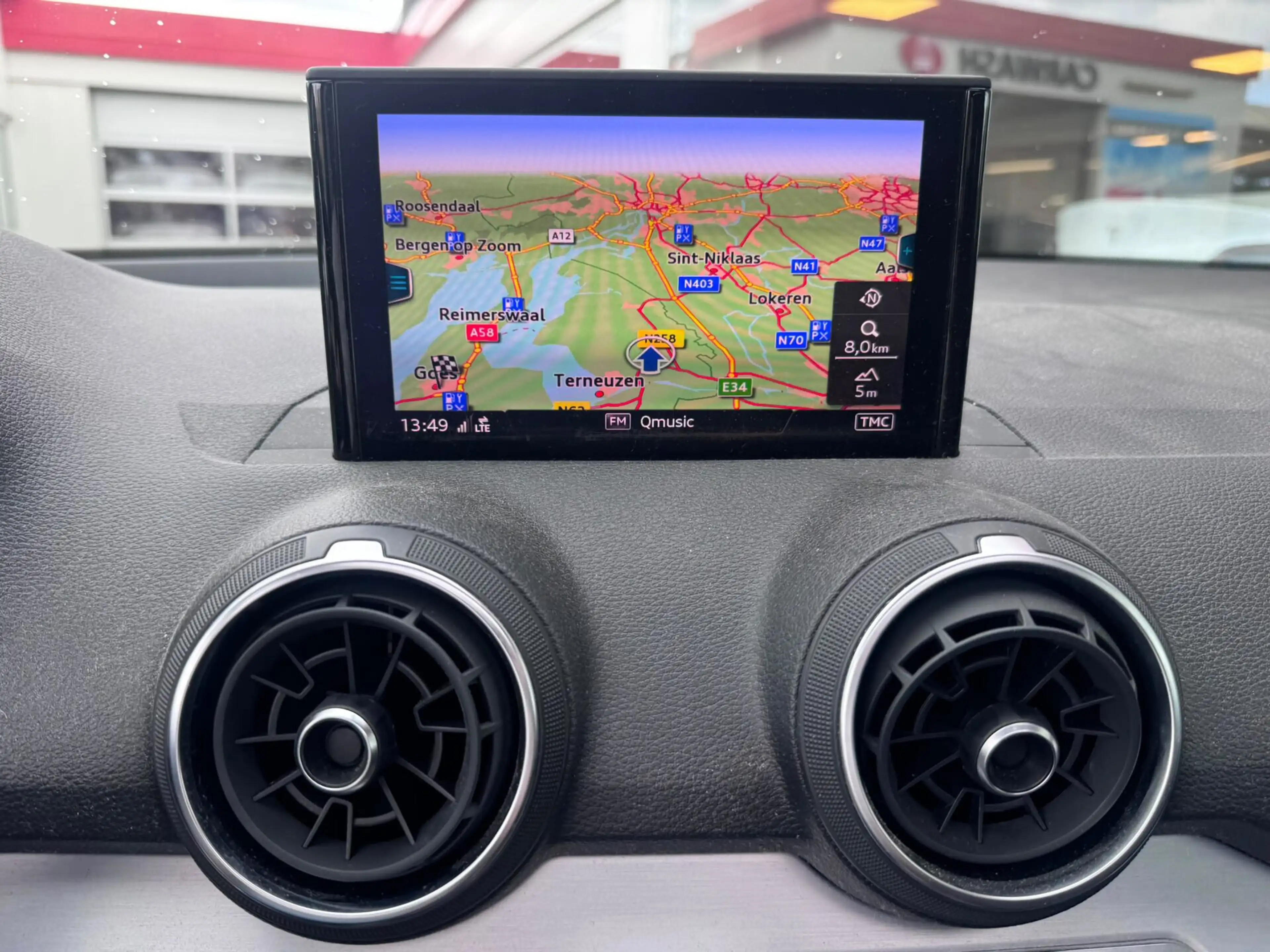 Audi Q2 30 TFSI Sport — photo 15