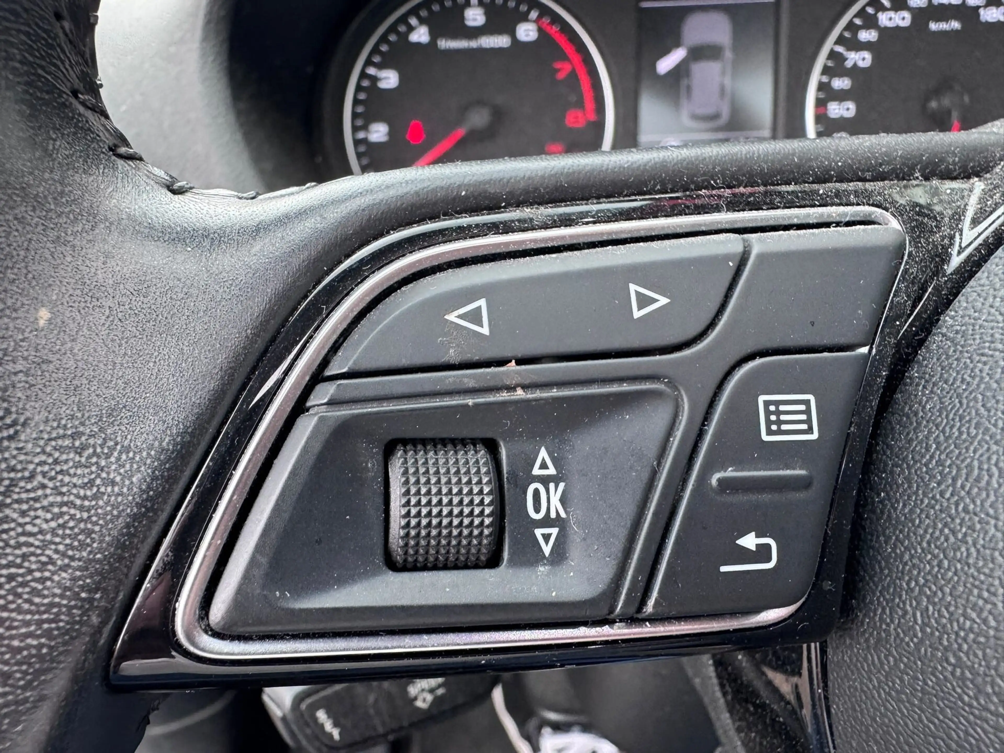 Audi Q2 30 TFSI Sport — photo 12