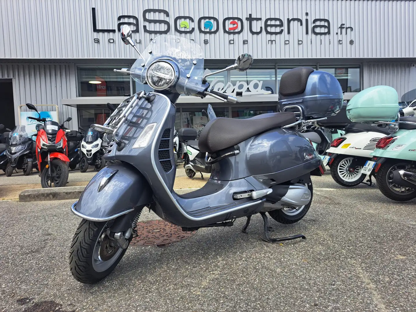 Vespa GTS 300 Grey - 1