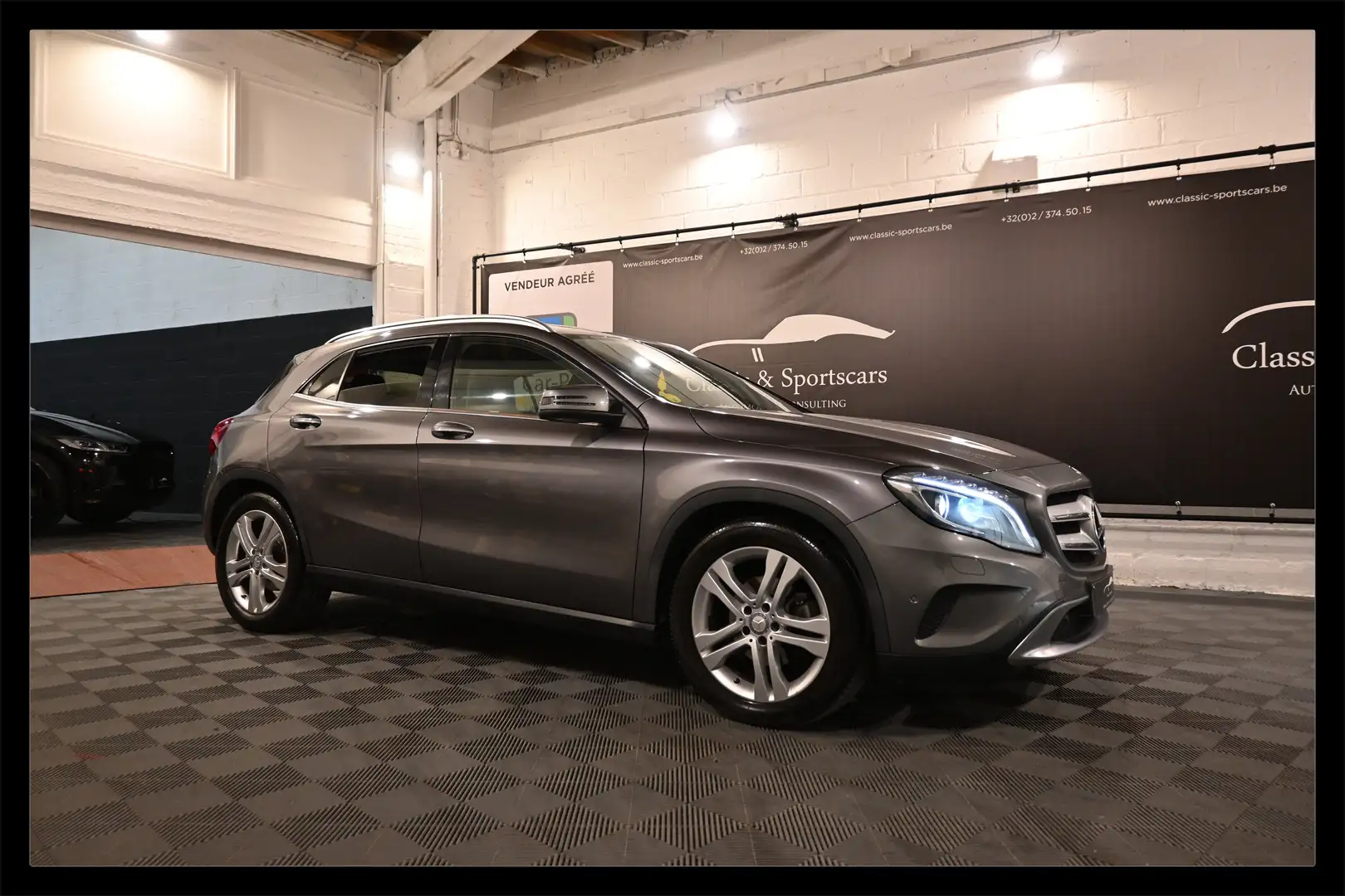 Mercedes-Benz GLA 220 GLA 220 d 4-Matic / AUTO / XENON / CAMERA !! Grijs - 1