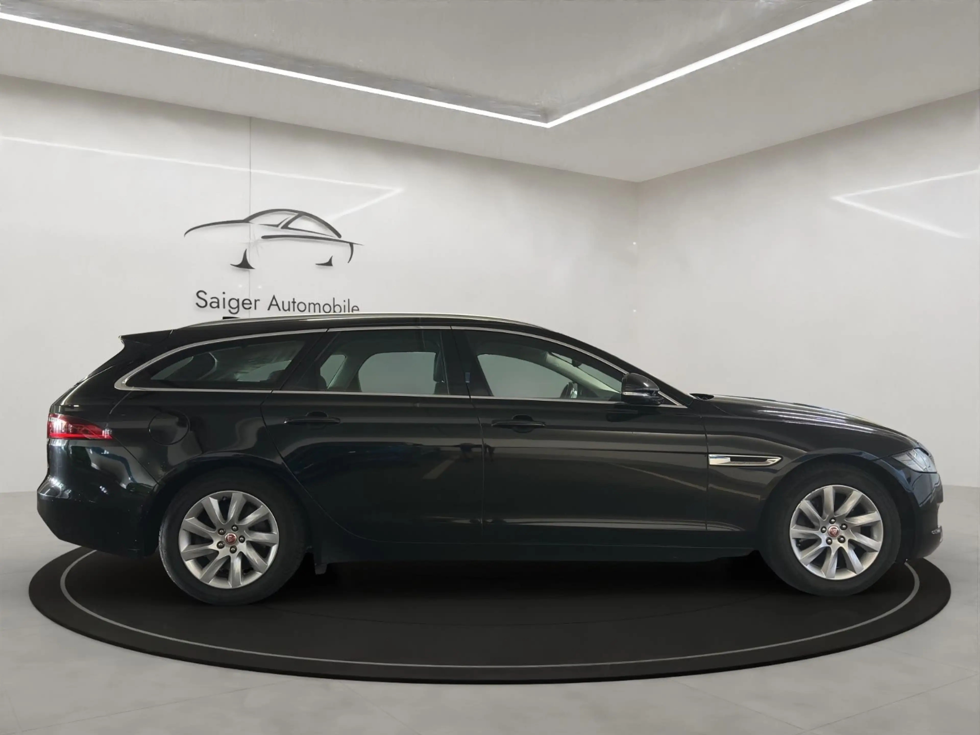Jaguar XF Sportbrake Pure — photo 6
