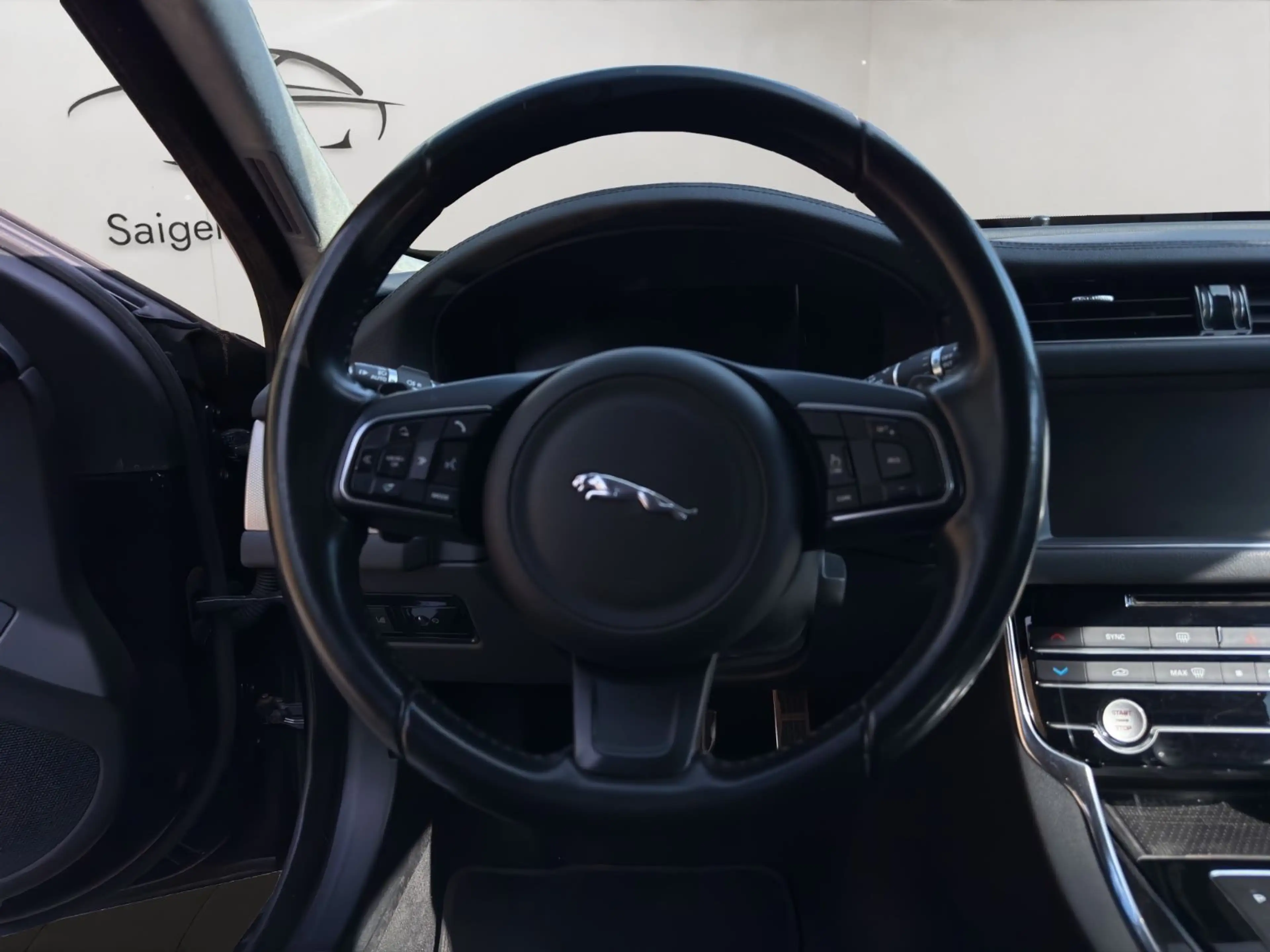 Jaguar XF Sportbrake Pure — photo 9