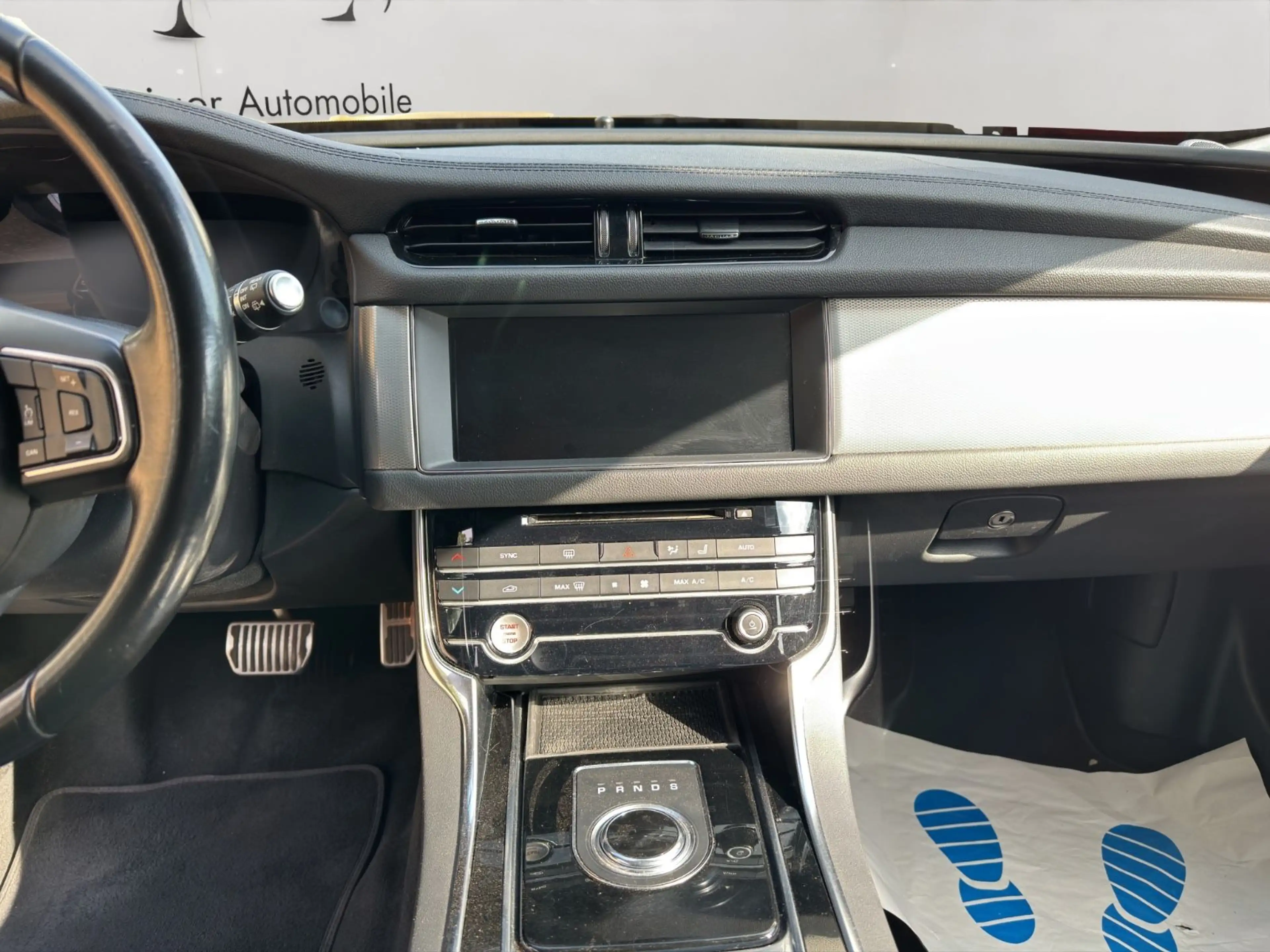 Jaguar XF Sportbrake Pure — photo 12