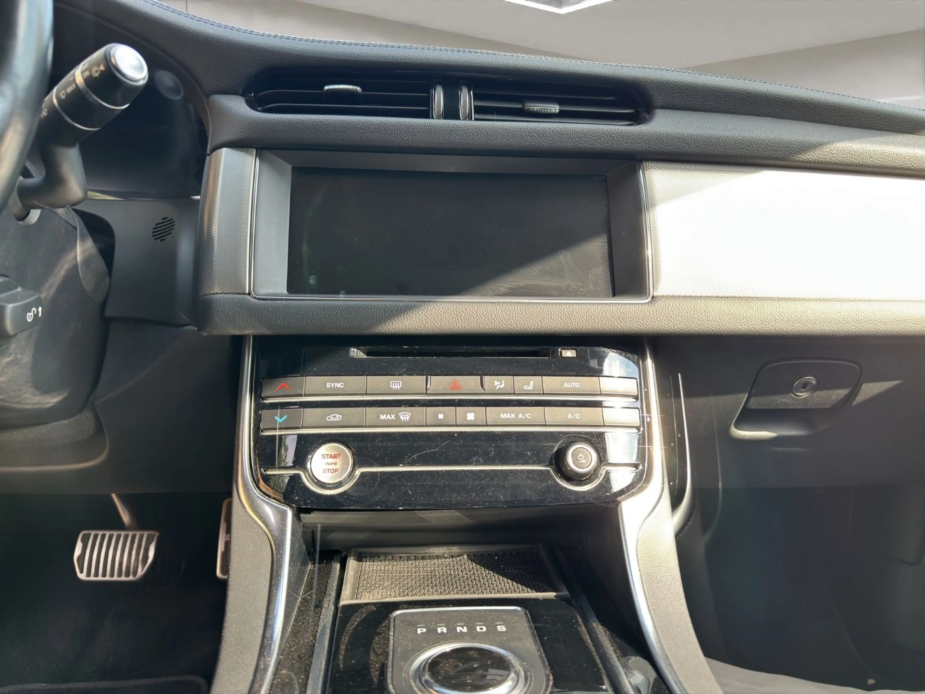 Jaguar XF Sportbrake Pure — photo 11