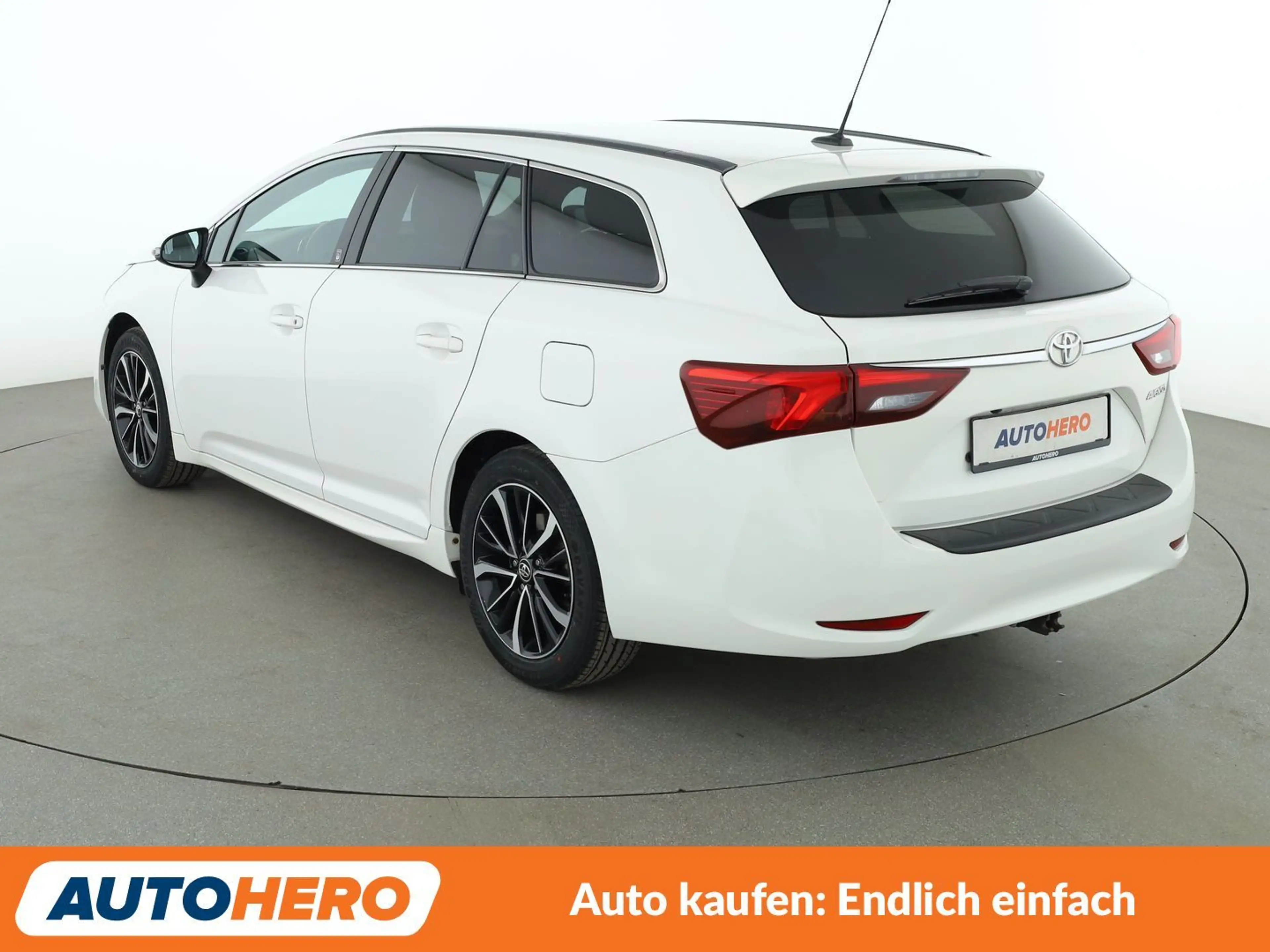 Toyota Avensis 1.8 Team D*NAVI*LED*TEMPO*CAM* — photo 4