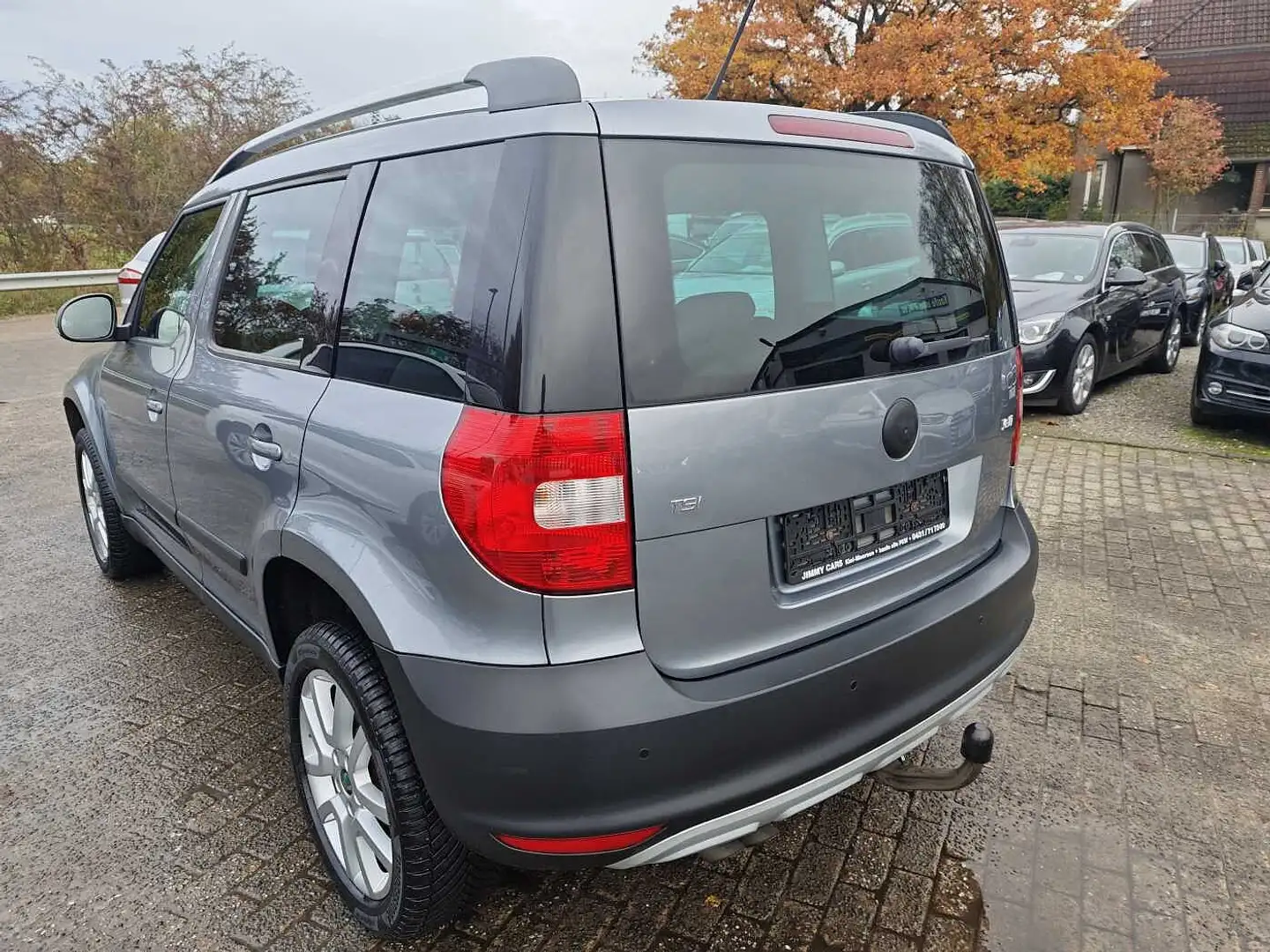 Skoda Yeti 1.4 TSI FAMILY Grau - 2