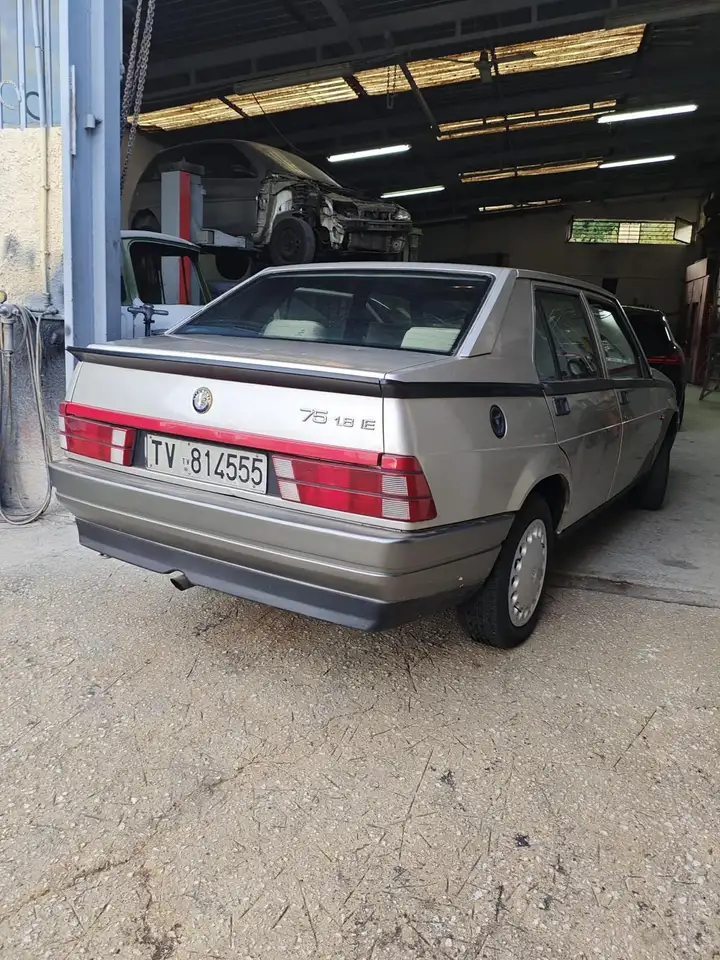 Alfa Romeo 75 1.8 ie, foto 5