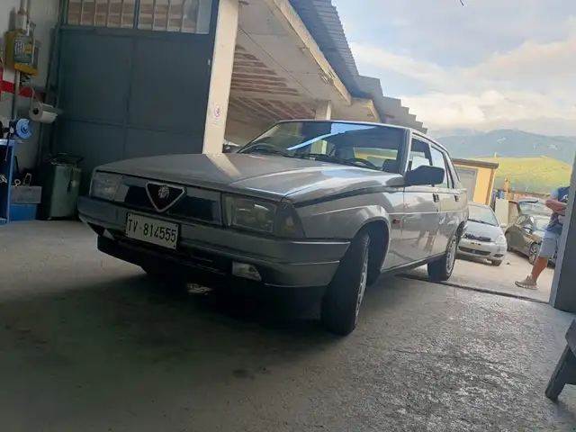 Alfa Romeo 75 75 1.8 ie