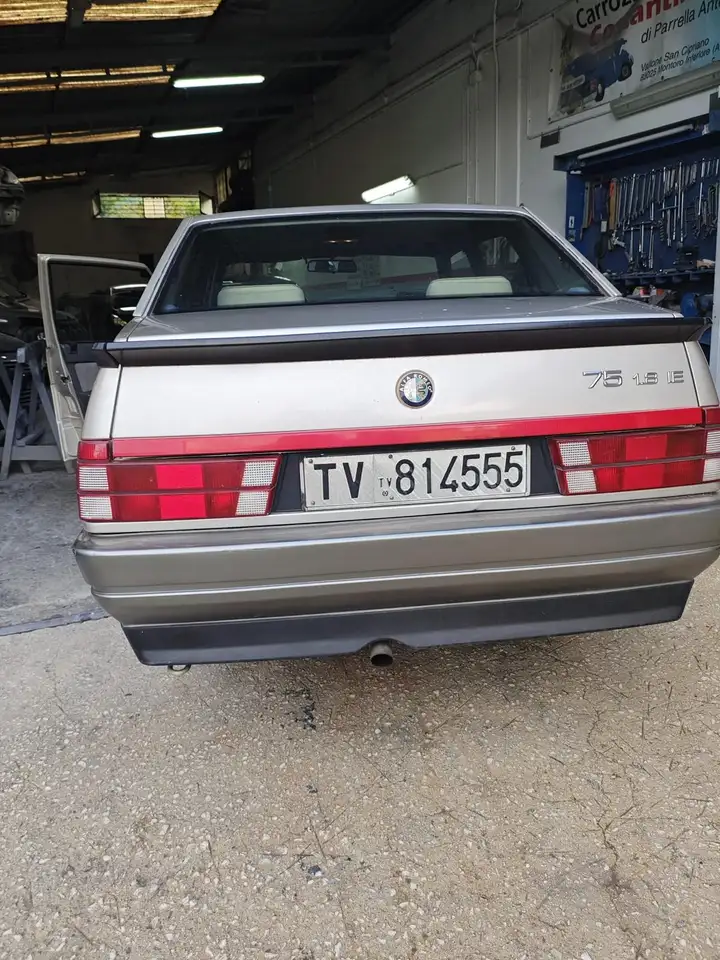 Alfa Romeo 75 1.8 ie, foto 4