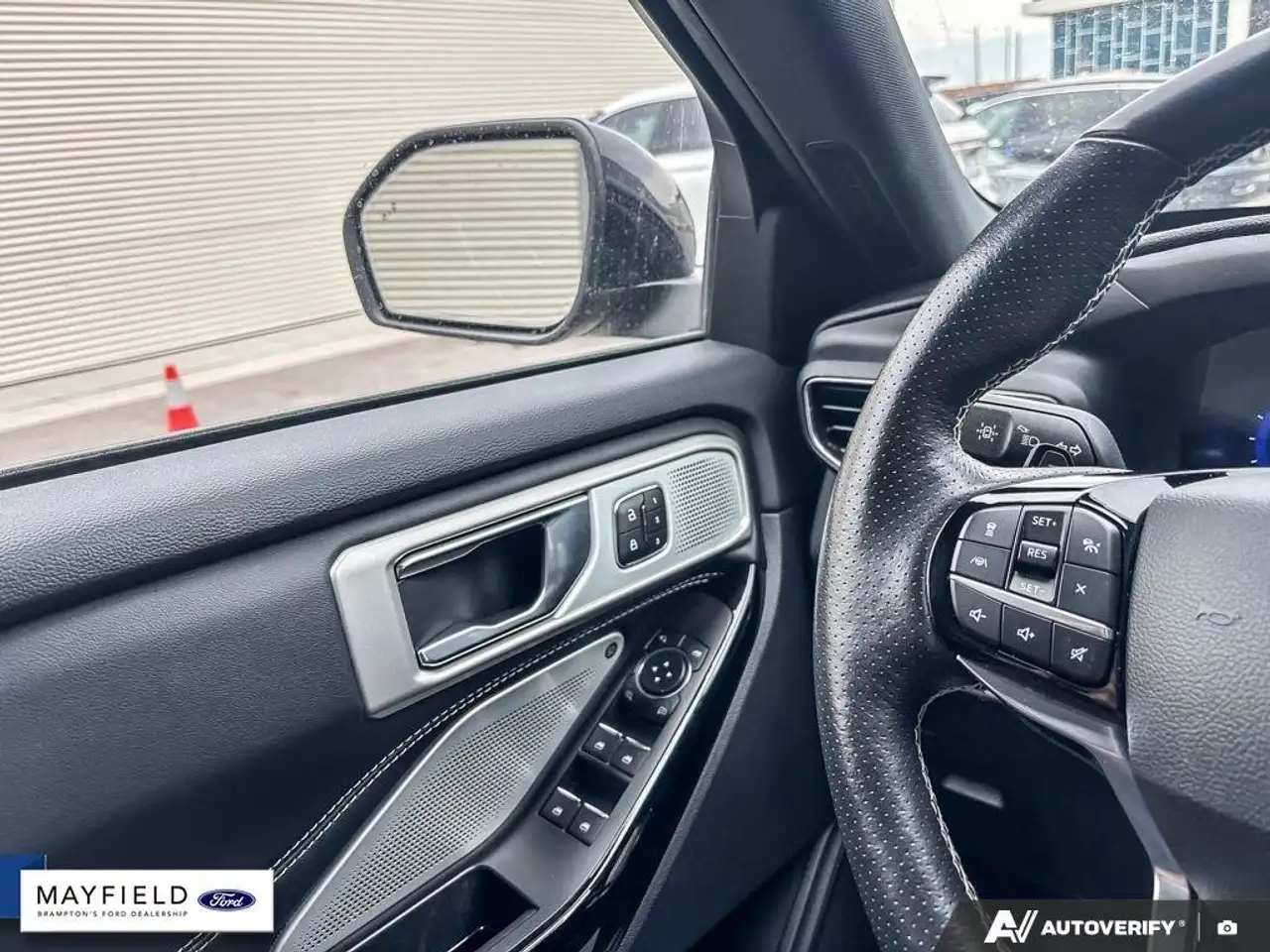 Ford Explorer снимка Ford Explorer