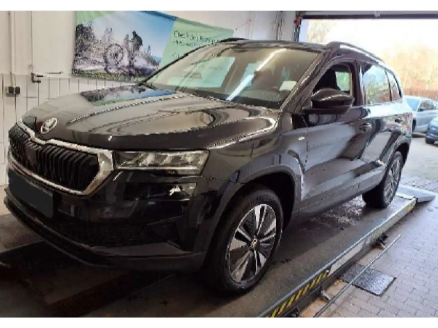 Skoda Karoq Tour 2.0 TDI Smartlink Klima Sitzheizung Schwarz - 2