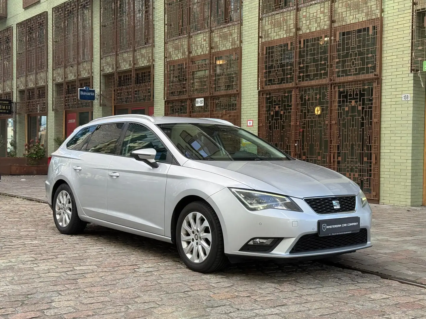 SEAT Leon ST 1.6 TDI Style Connect Ecomotive Argent - 1